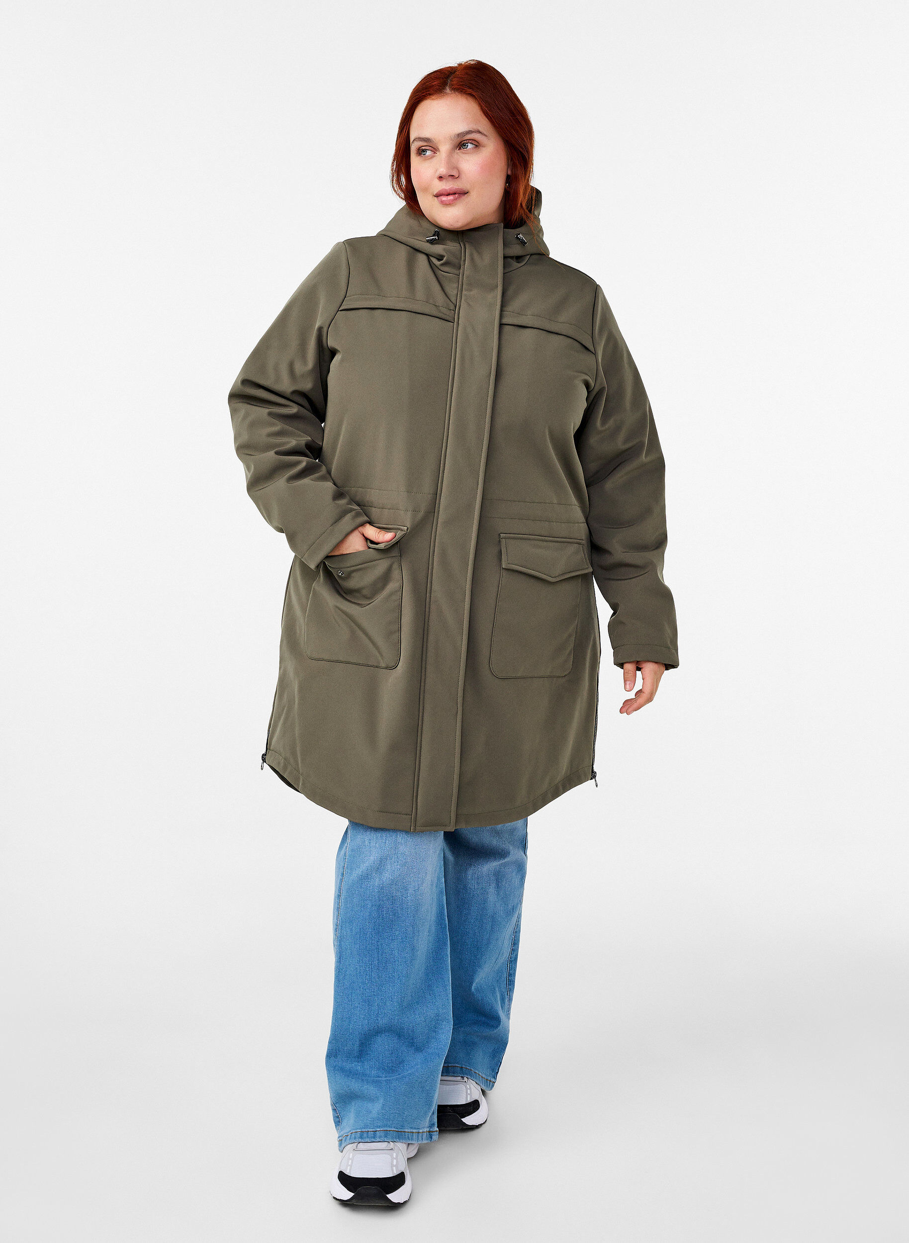 Zizzi Veste softshell r&eacute;sistante &agrave; l'eau avec doublure matelass&eacute;e, Vert fonc&eacute;, Model image number 1