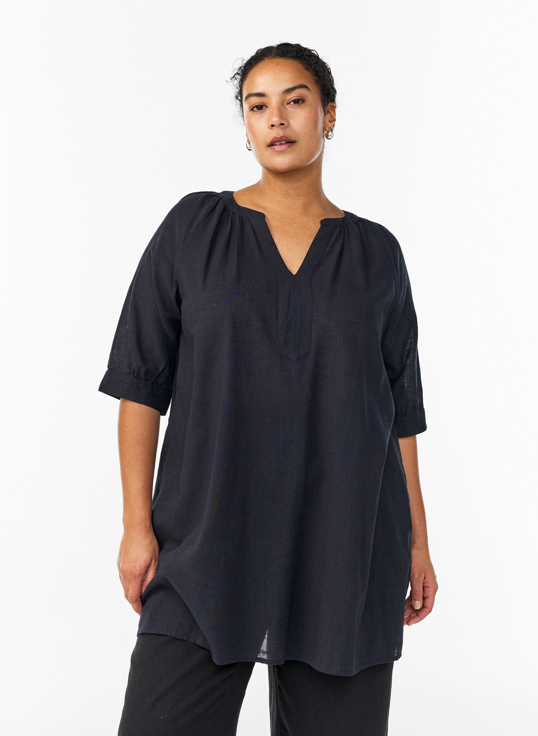 Tunique en coton avec un col en V, Noir, Model