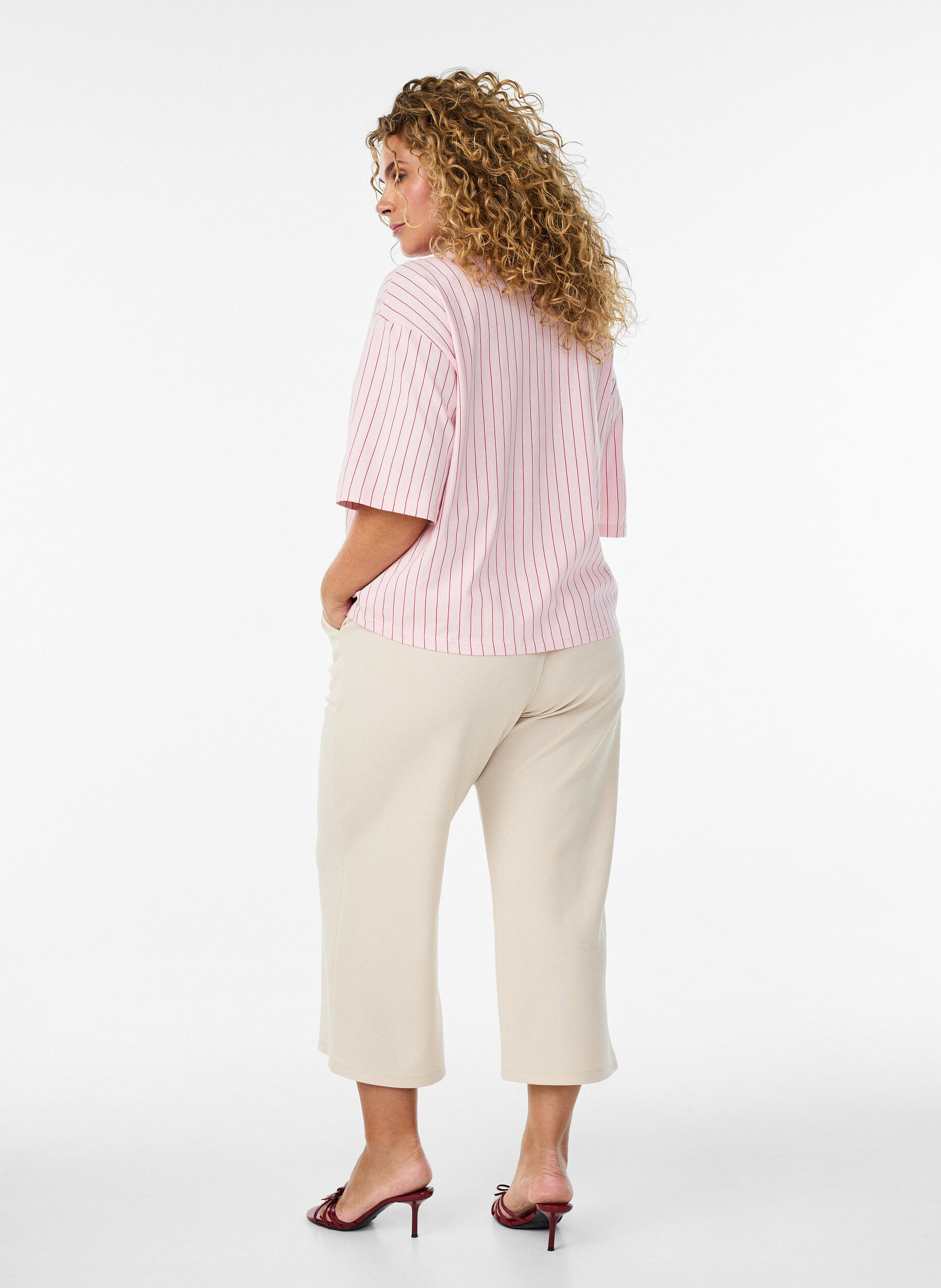 Zizzi Pantalon ample en longueur 7/8, Beige, Model image number 1