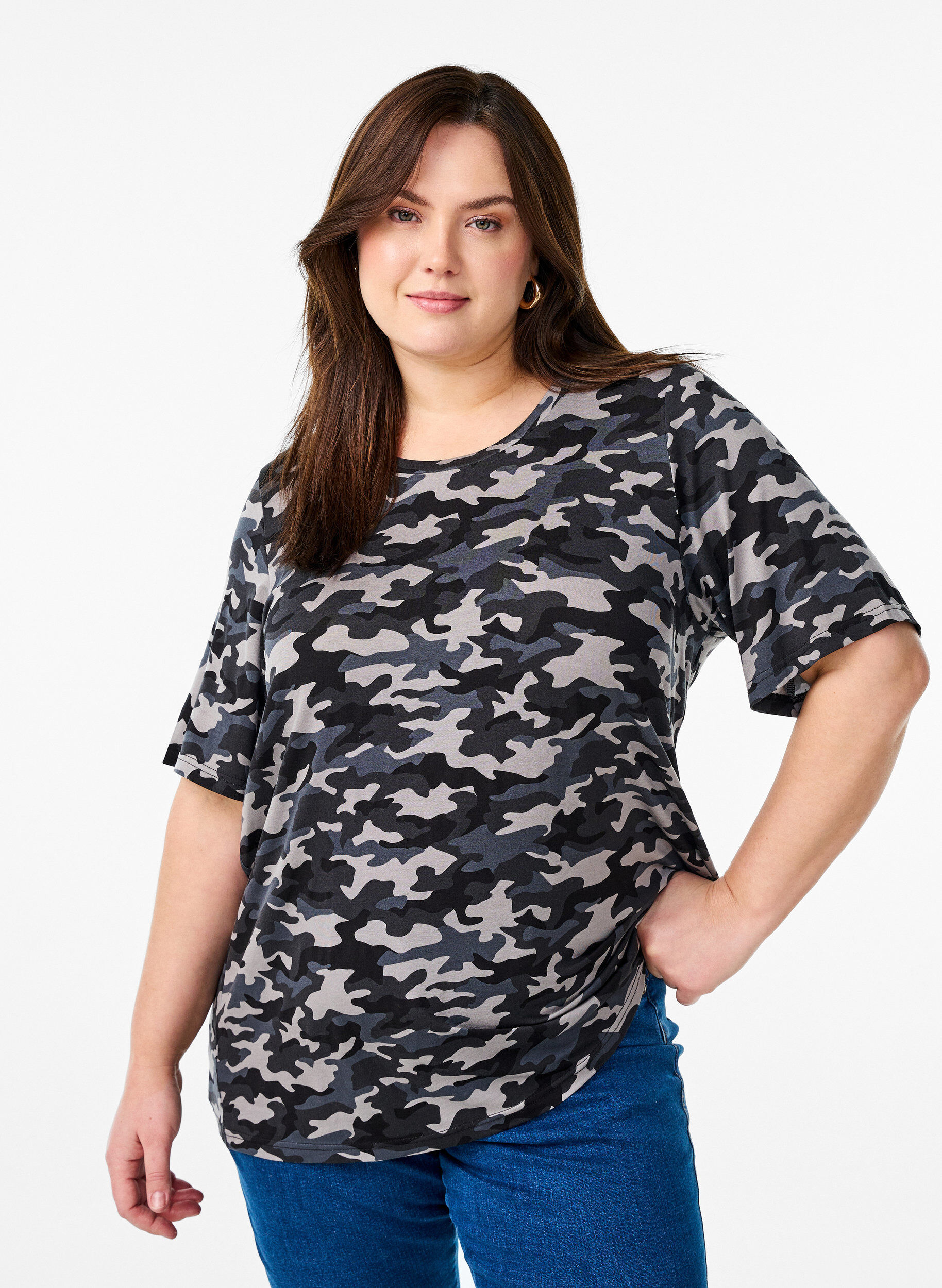 T-shirt met TENCEL&trade; Lyocell en camouflageprint, Grijs, Model