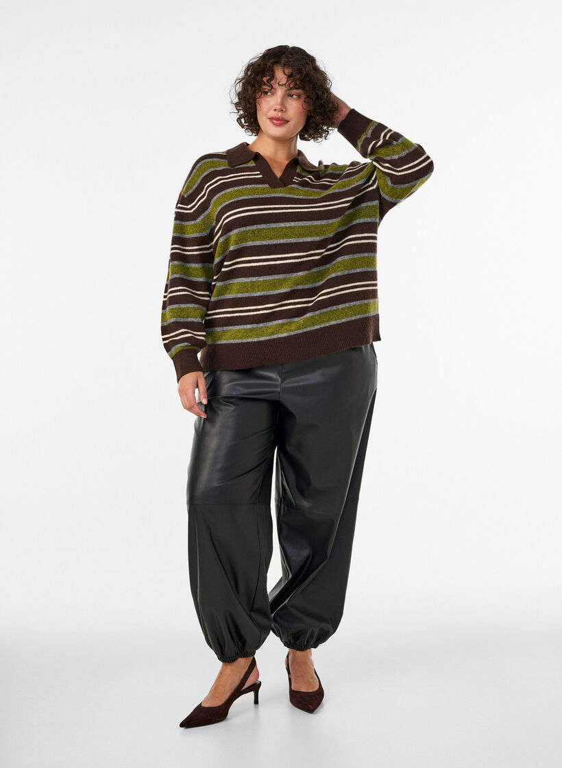 Gebreide blouse met strepen en polokraag, Bruin, Model