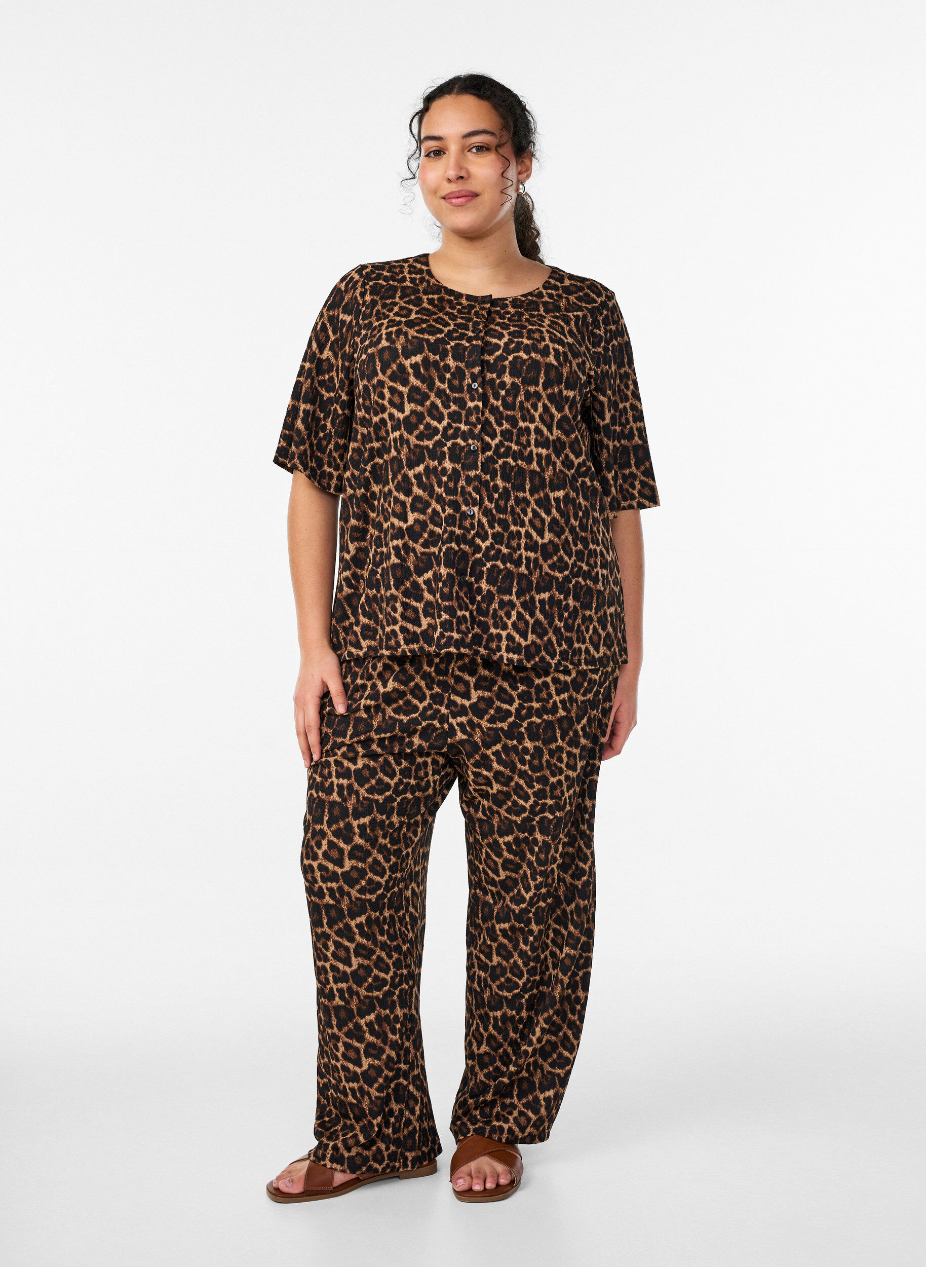 ZizziBroek met wijde pijpen in een licht gestructureerde stof, Zwart, Model image number 0