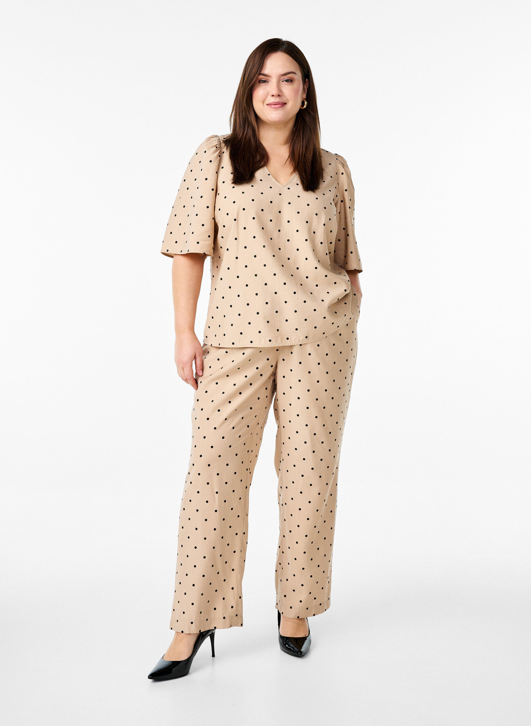 ZizziBlouse met losse mouwen en een V-hals, Beige, Model image number 1