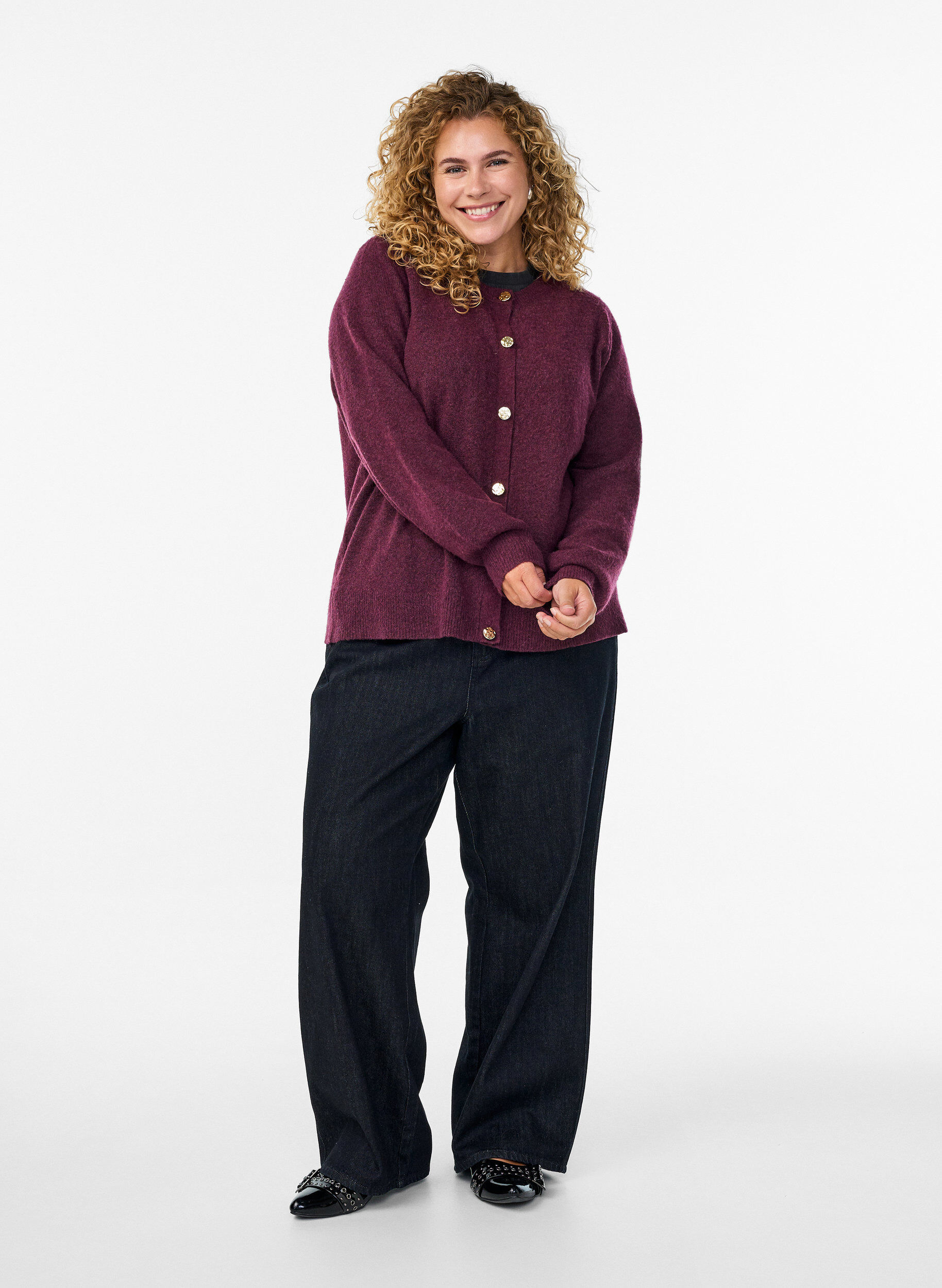 ZizziCardigan in zacht breisel met goudkleurige knopen, Donker Bordeaux, Model image number 1