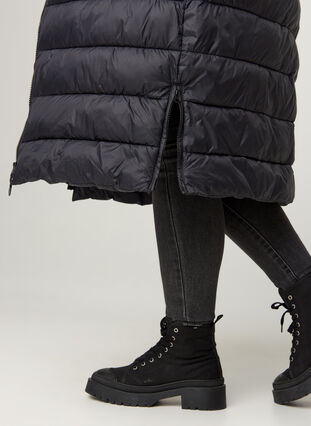 Lange gewatteerde lichte jas, Black, Model image number 3