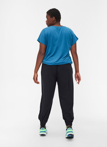Pantalon d'entraînement ample en viscose, Black, Model image number 1