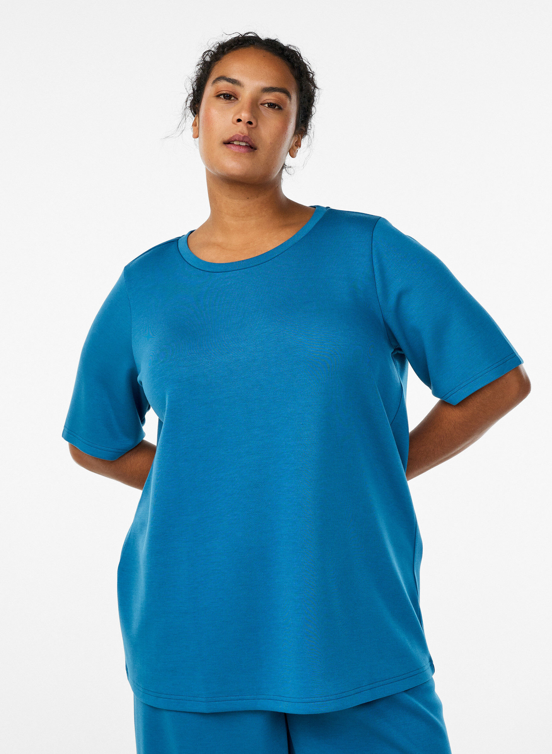 T-shirt in modalmix, Blauw, Model