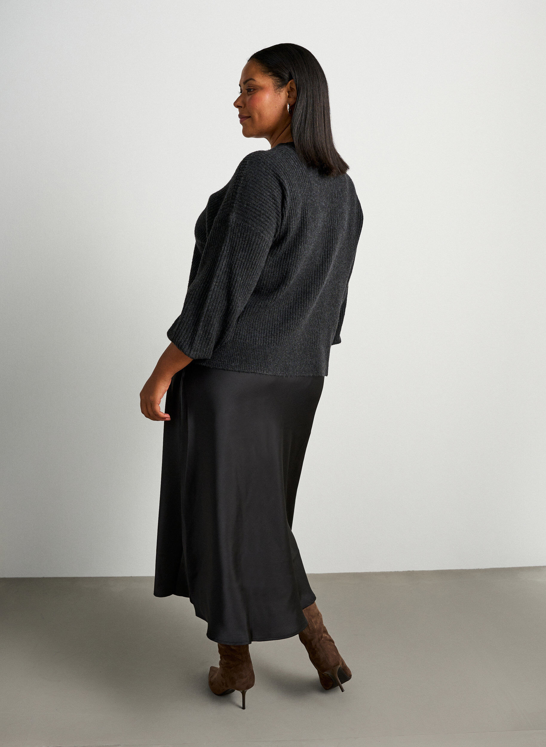 ZizziSatijnen midi rok, Zwart, Model image number 2