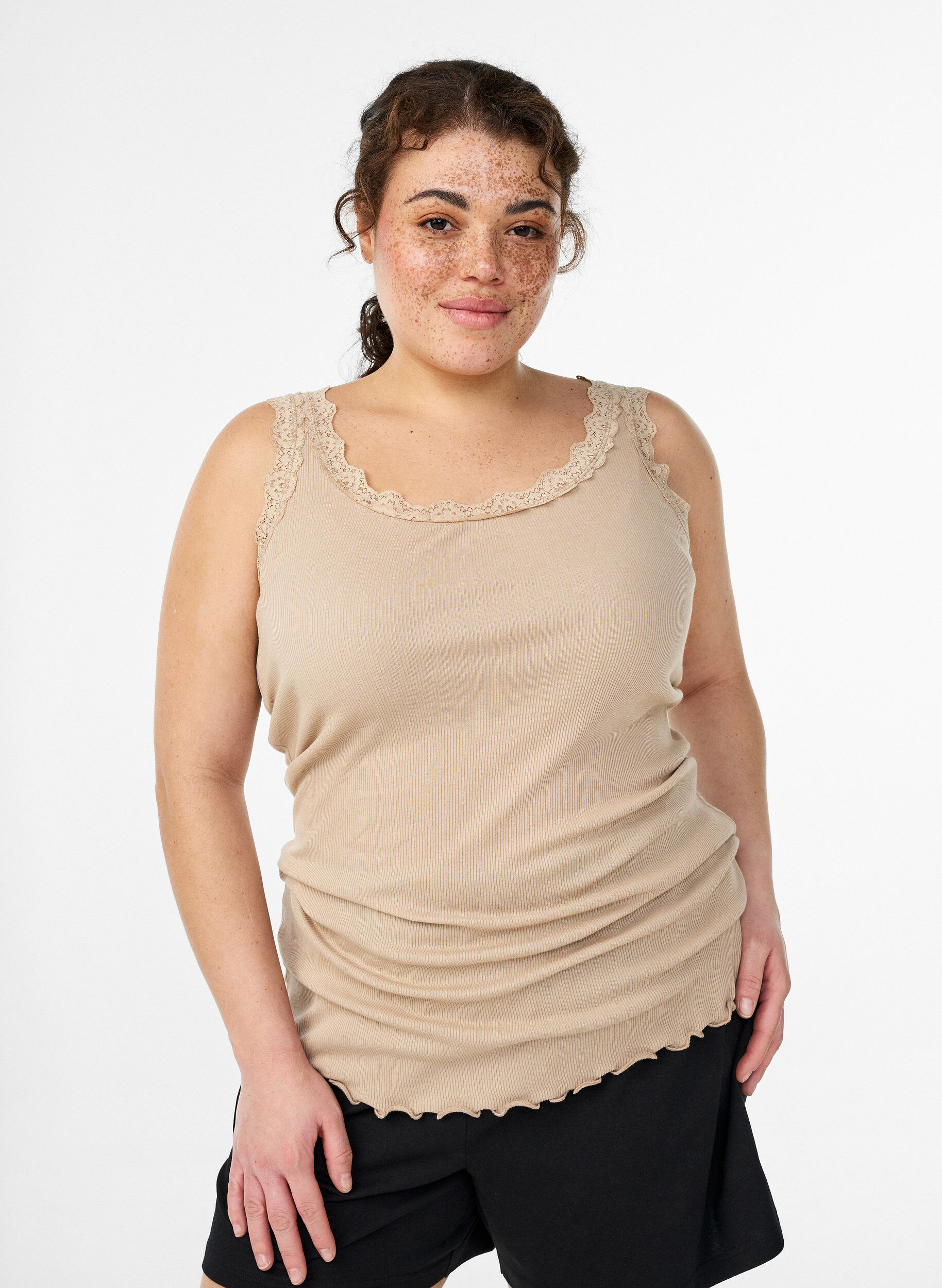 ZizziTop met kanten afwerking, Beige, Model image number 0