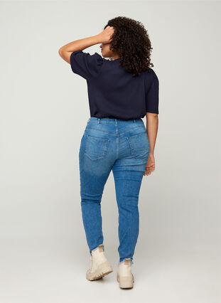 Cropped Amy jeans met onafgewerkte randjes, Blue denim, Model image number 0
