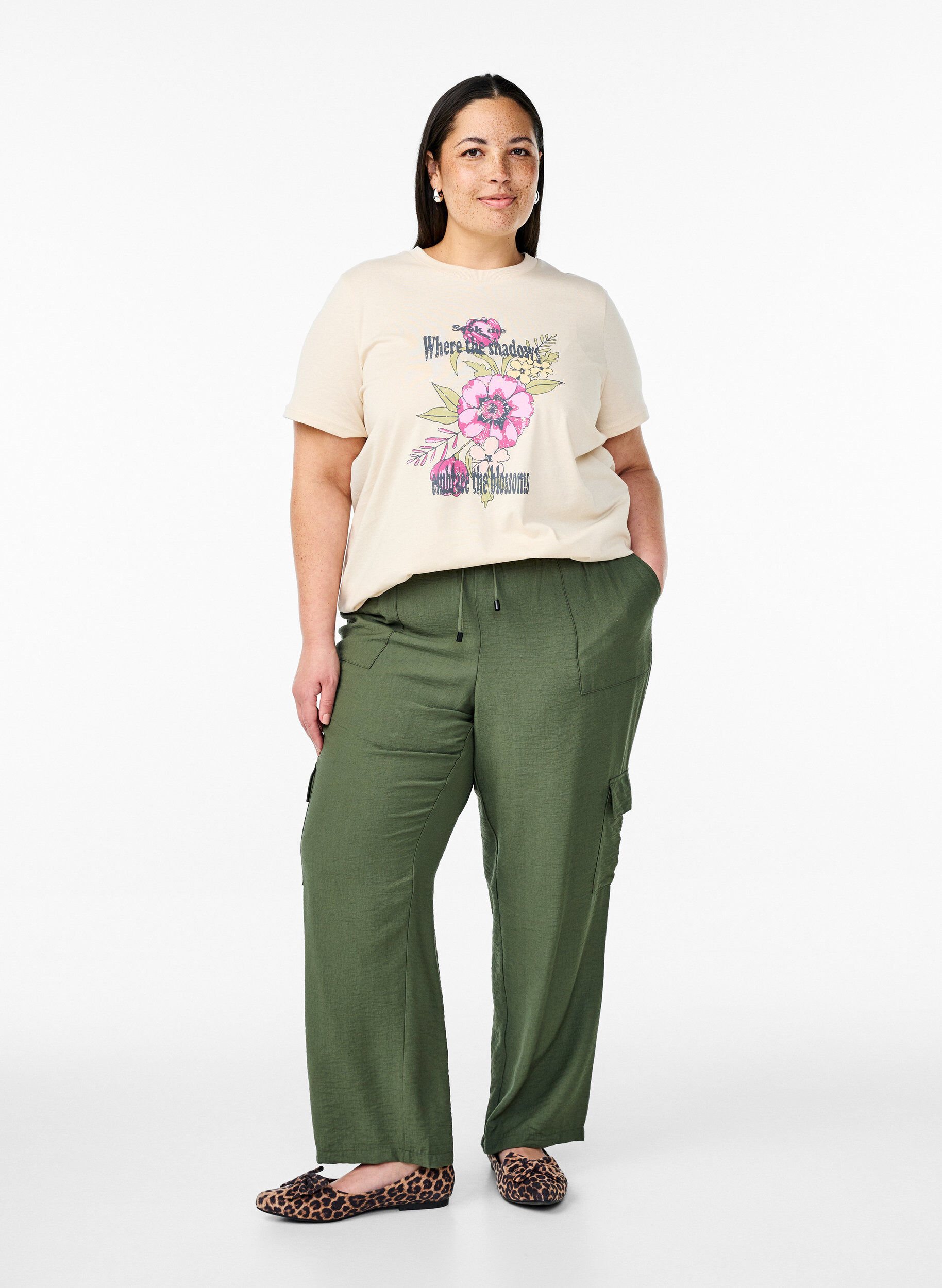Zizzi Pantalon cargo taille haute, Vert, Model image number 0