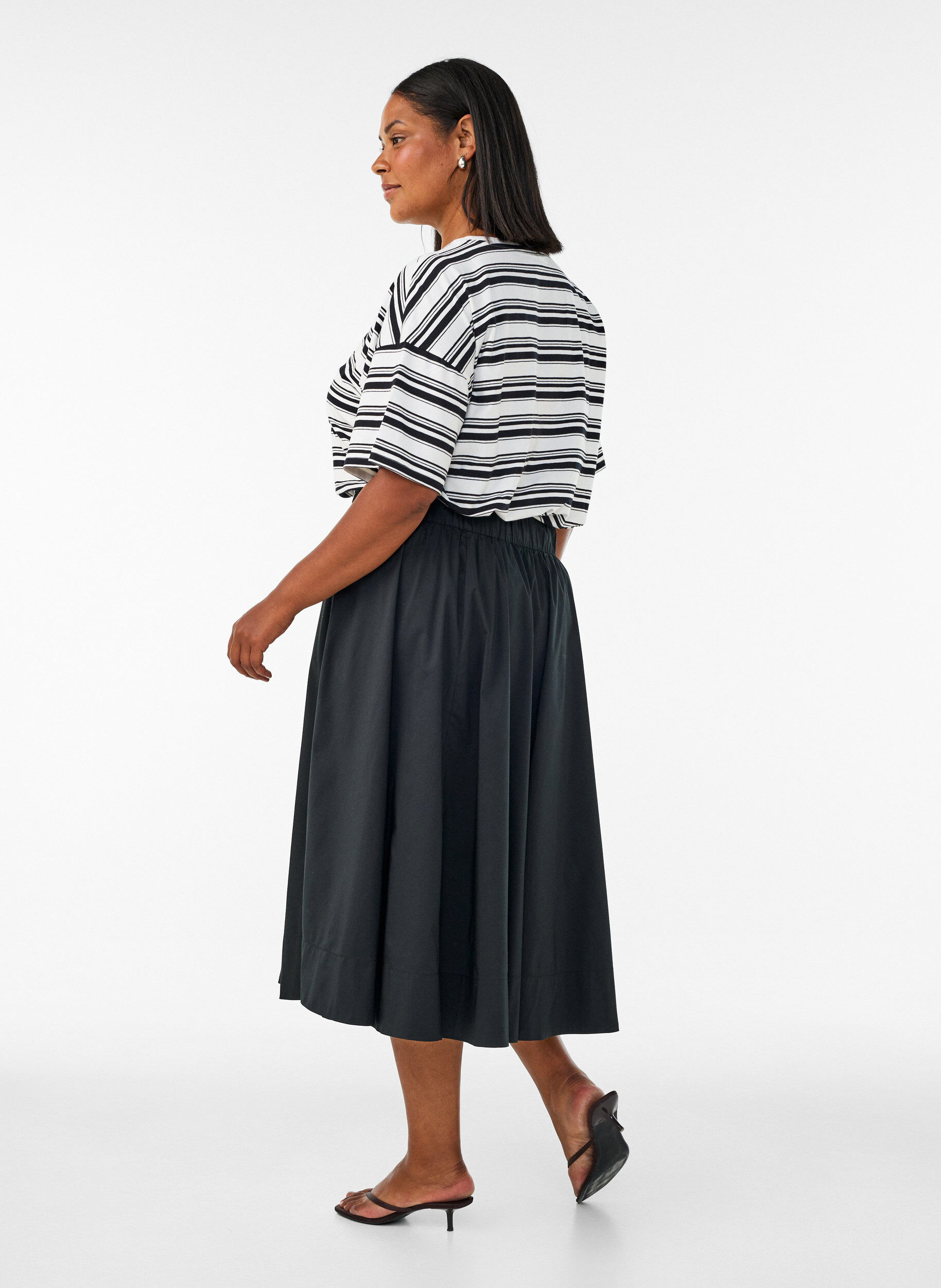 ZizziJupe midi ample &agrave; coupe &eacute;vas&eacute;e, Noir, Model image number 2