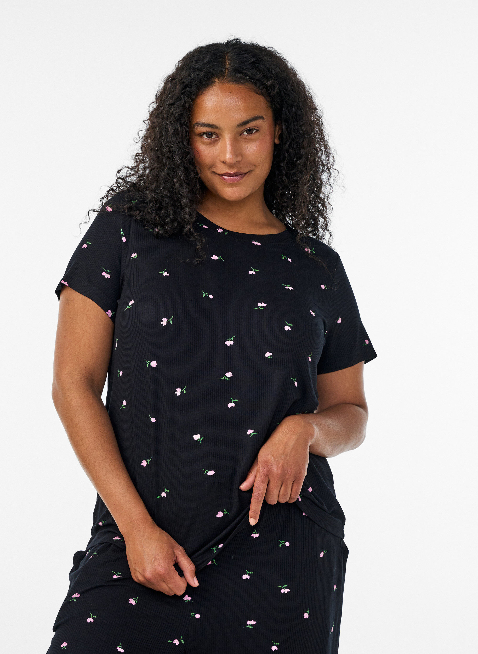 ZizziPyjama top met bloemenprint en geribde textuur, Zwart, Model image number 0