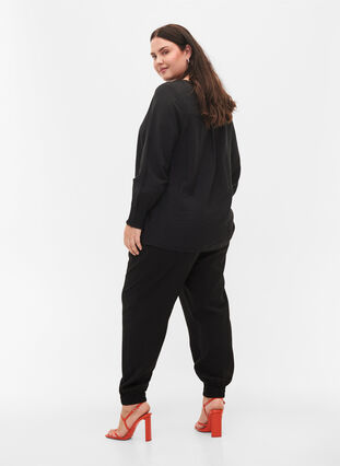 Pantalon ample en mélange de viscose avec bord élastiqué, Black, Model image number 1