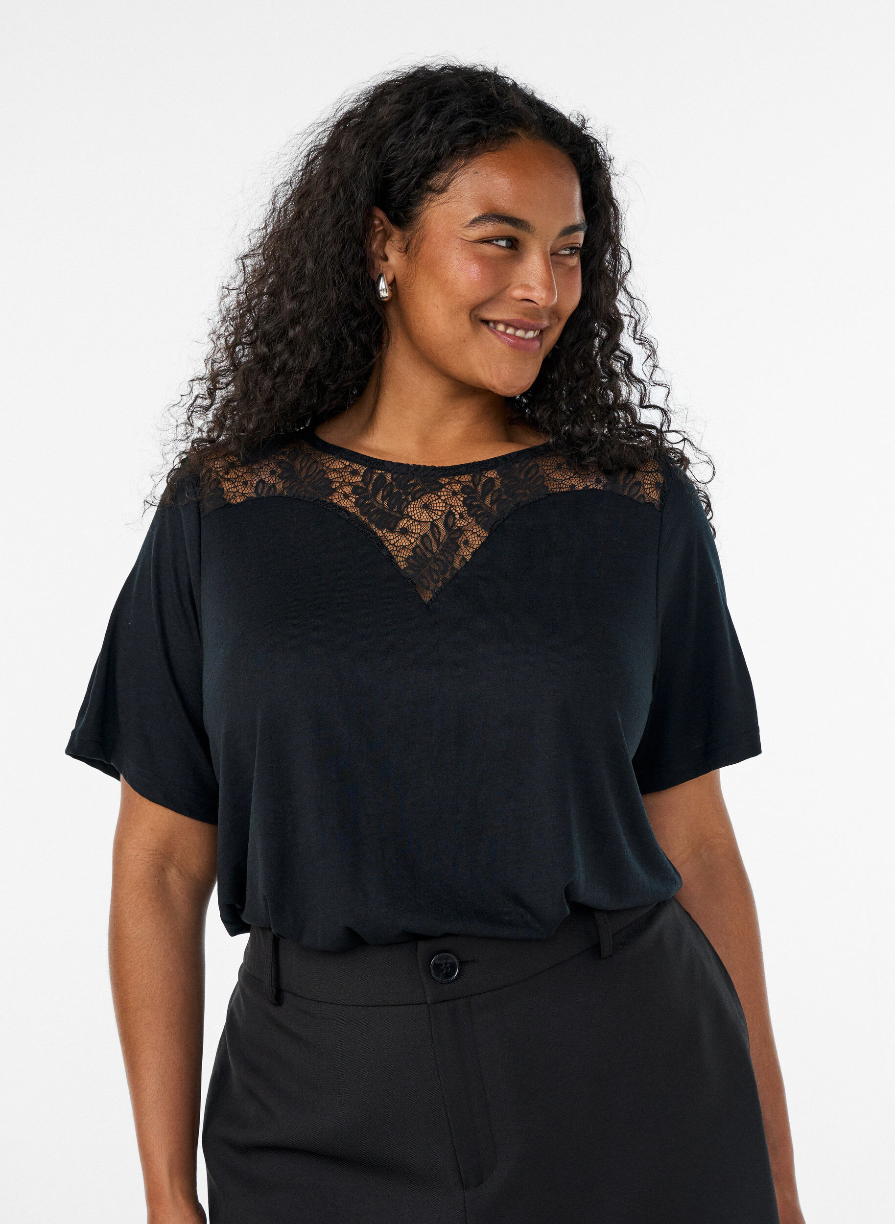 ZizziBlouse avec empi&egrave;cement en dentelle et manches ballon, Noir, Model image number 0