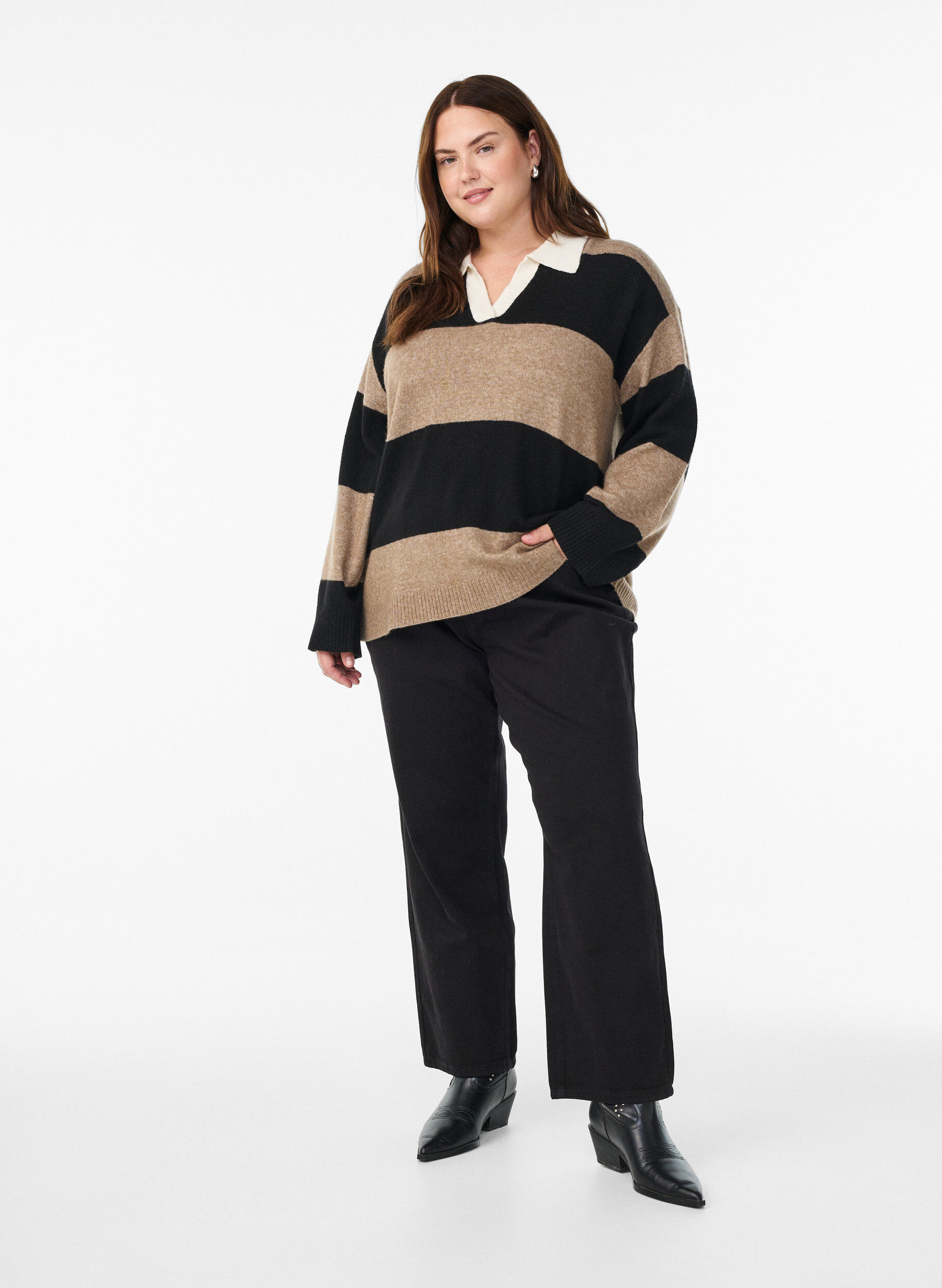 Zizzi Chemisier en maille avec col et d&eacute;collet&eacute; en V, Noir, Model image number 1