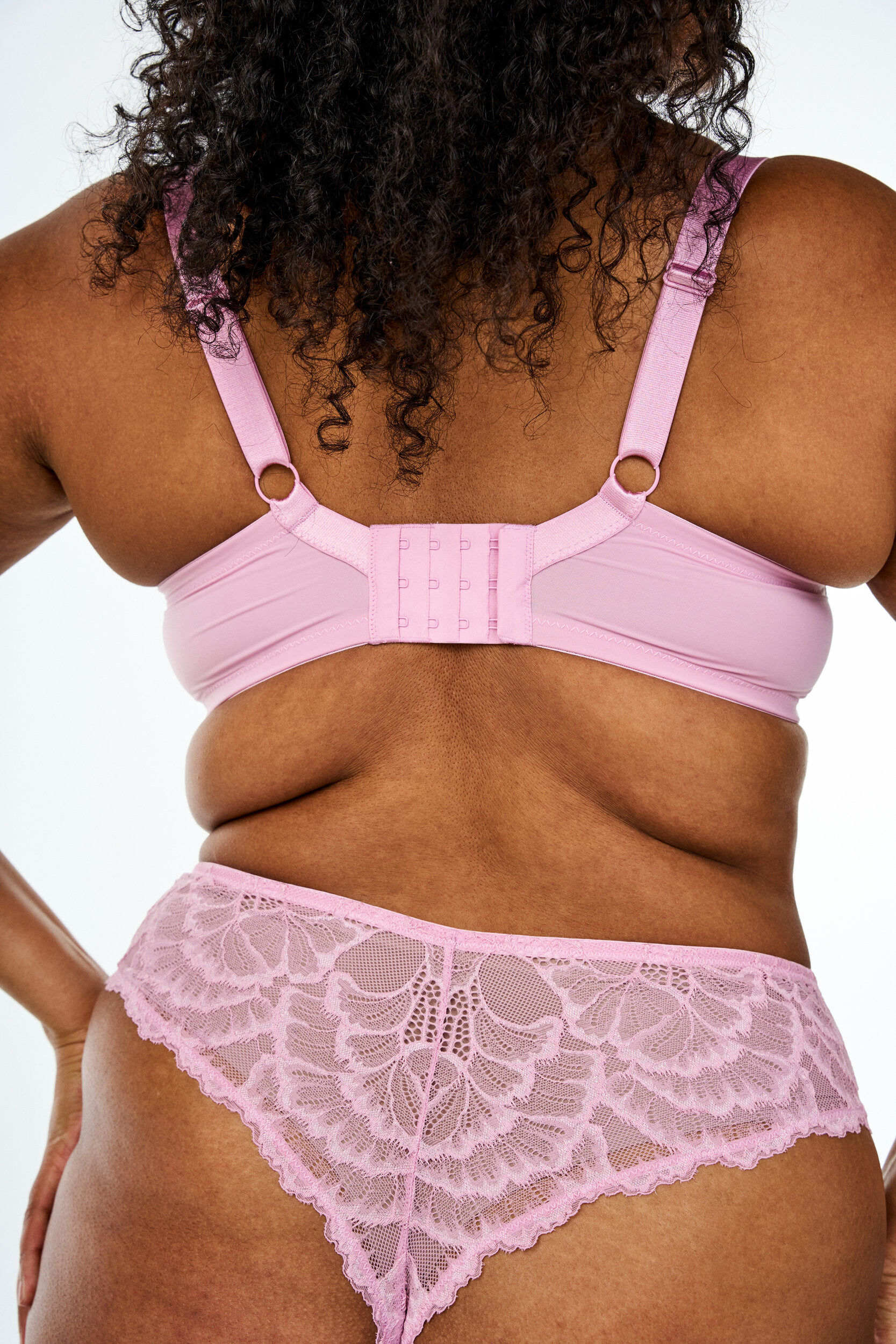 Zizzi Soutien-gorge rembourr&eacute; avec armatures et dentelle, Mauve, Model image number 3