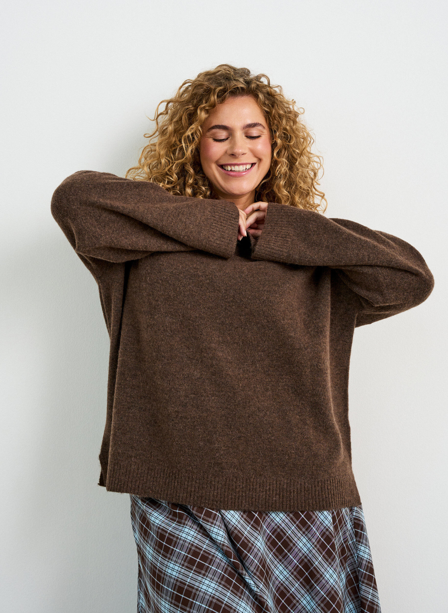 ZizziBlouse ample tricot&eacute;e en alpaga et laine, Marron, Model image number 3