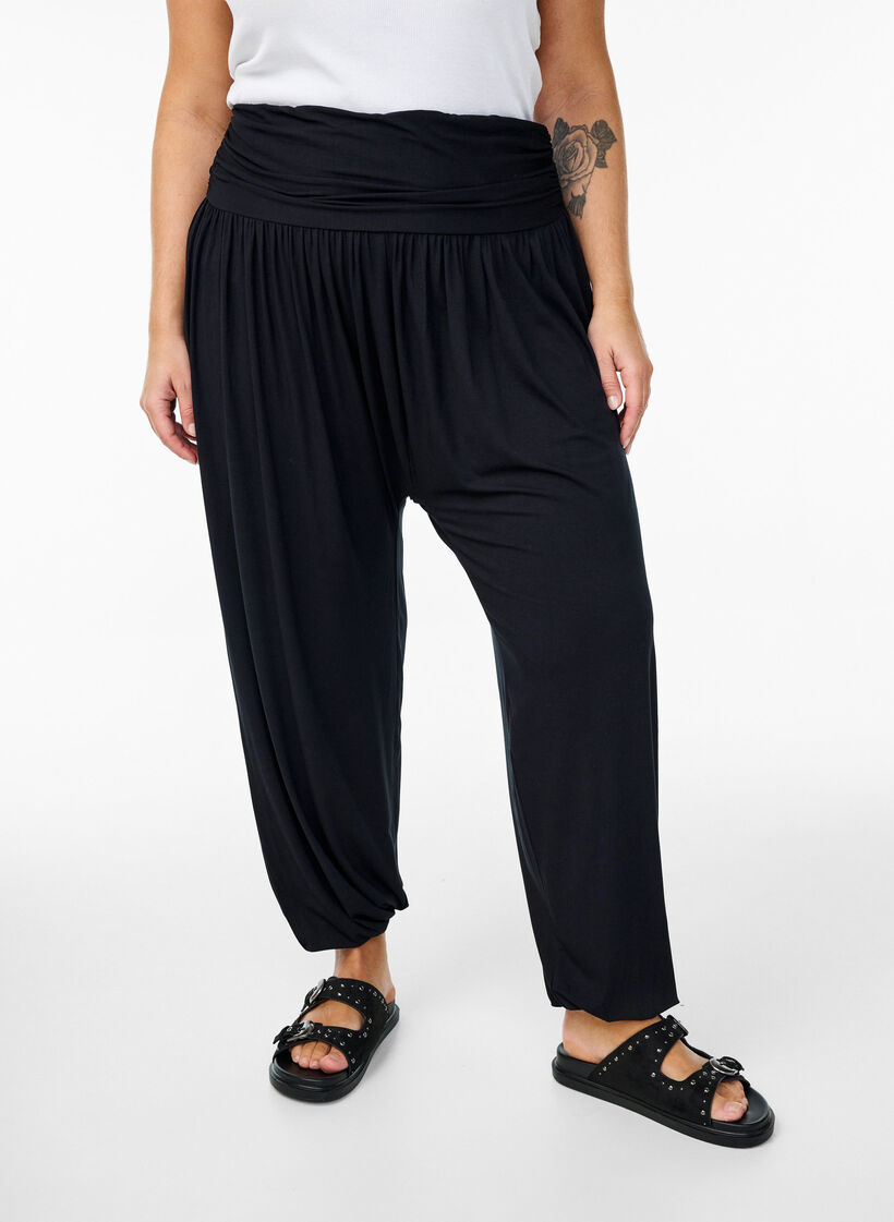 Pantalon sarouel ample, Noir, Model image number 2