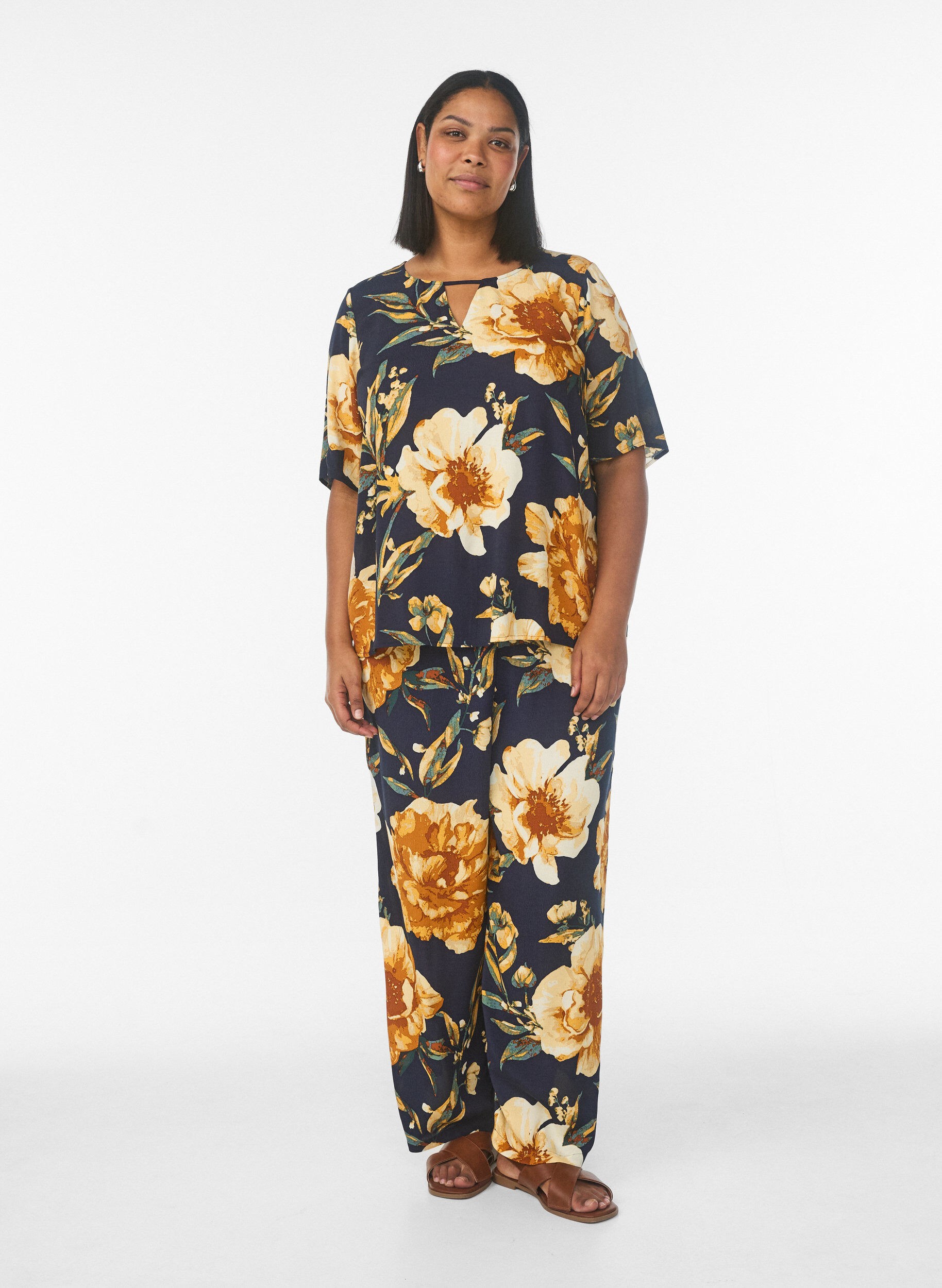 Zizzi Blouse &agrave; manches courtes en viscose imprim&eacute;e, Bleu, Model image number 1