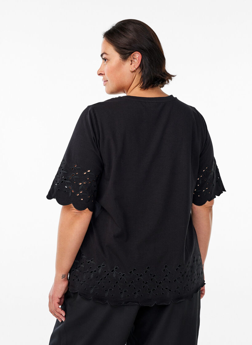 T-shirt met broderie anglaise en geschulpte randen, Zwart, Model image number 2