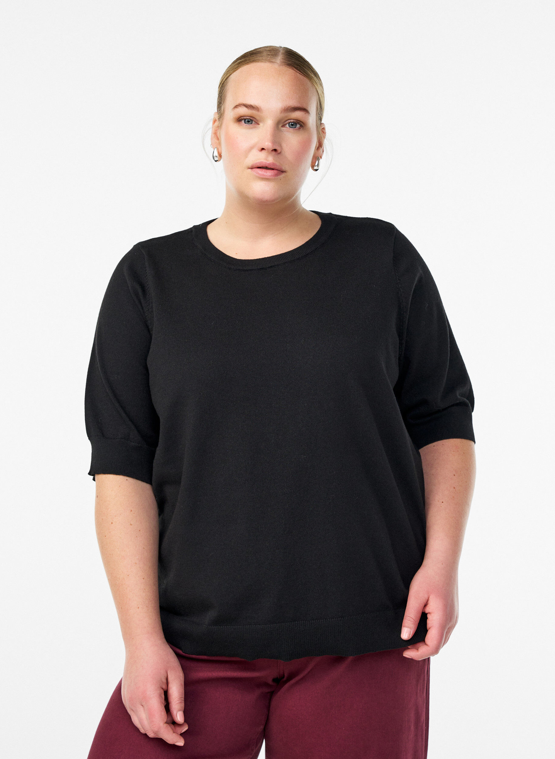 Fijngebreide blouse met korte mouwen, Zwart, Model