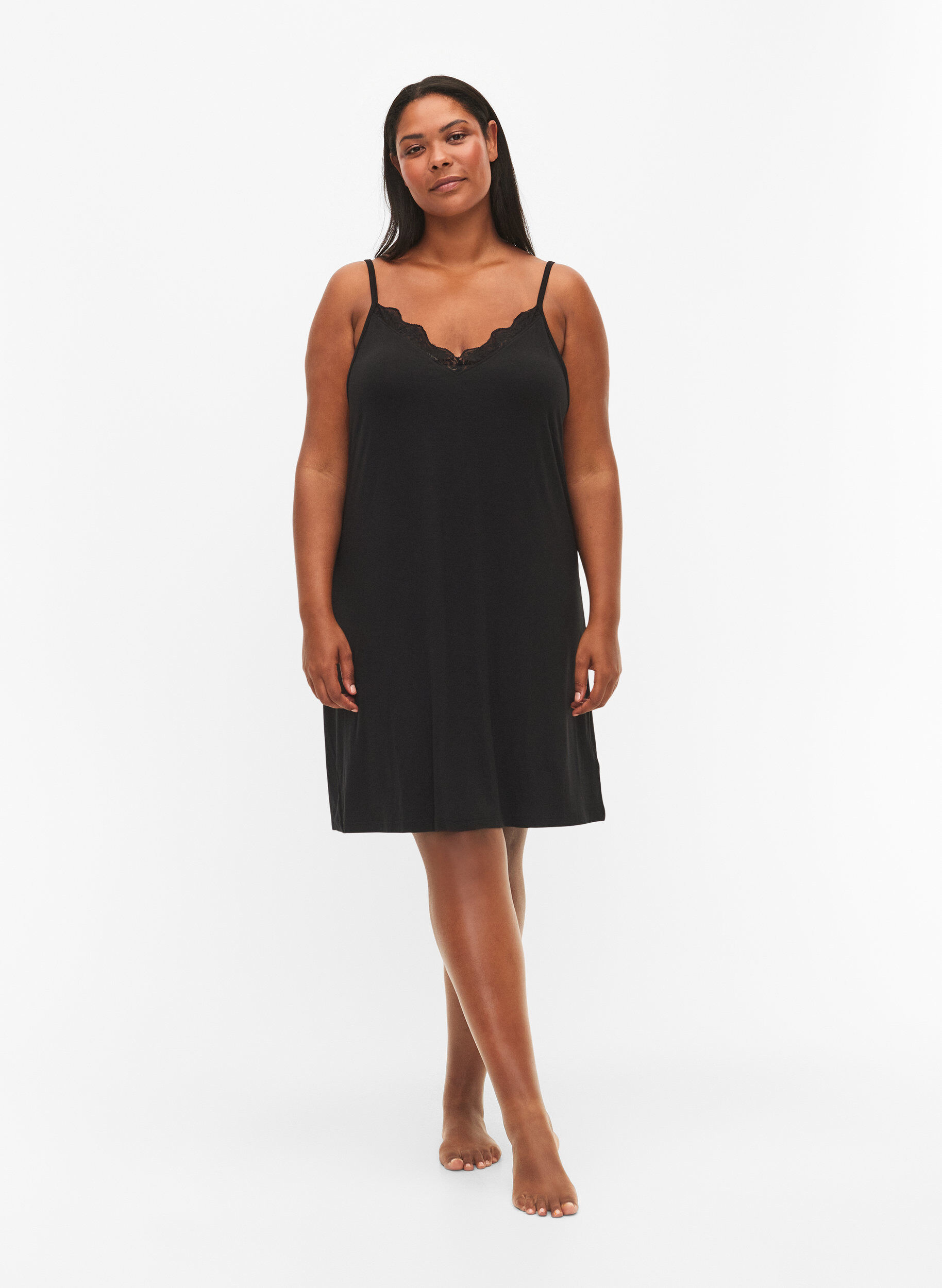 ZizziPyjama jurk met kanten rand in viscose, Zwart, Model image number 1