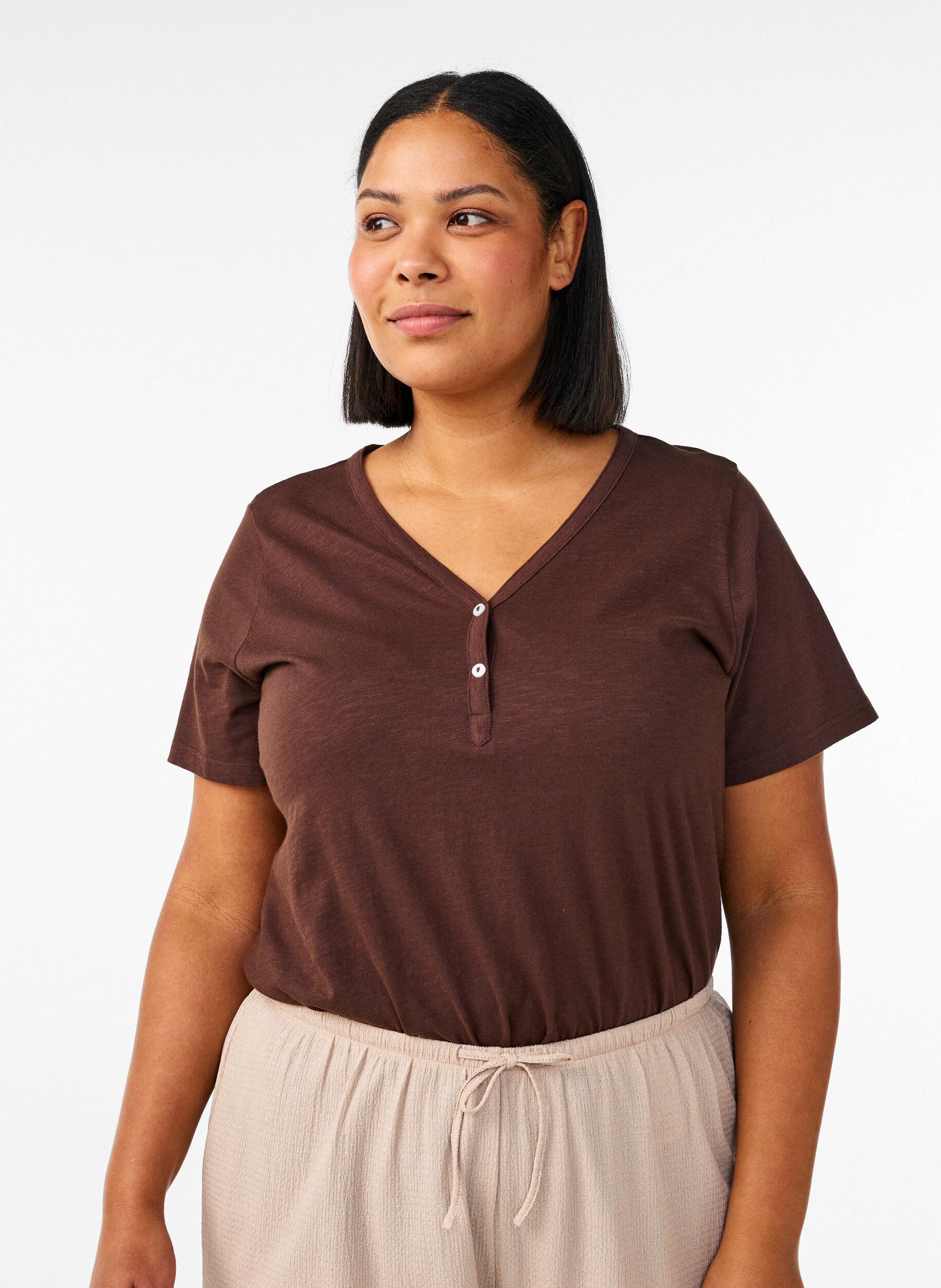 T-shirt met knoopdetail, Bruin, Model
