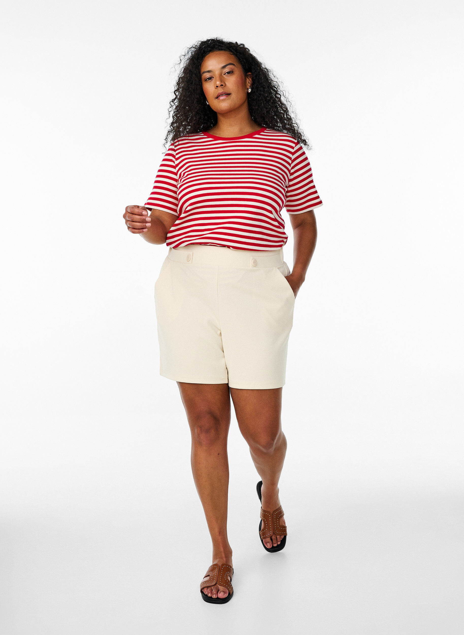 ZizziKorte broek met zakken en losse pasvorm, Beige, Model image number 1