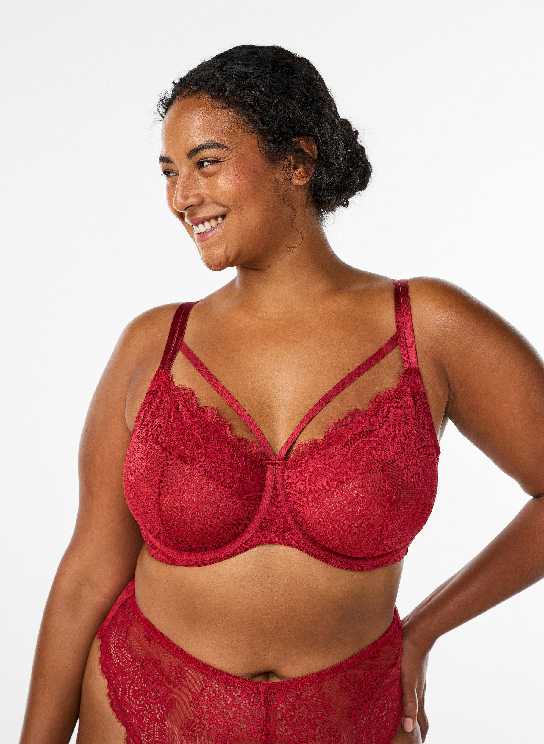 Soutien-gorge embo&icirc;tant en dentelle avec d&eacute;tails de lani&egrave;res, Rouge, Model