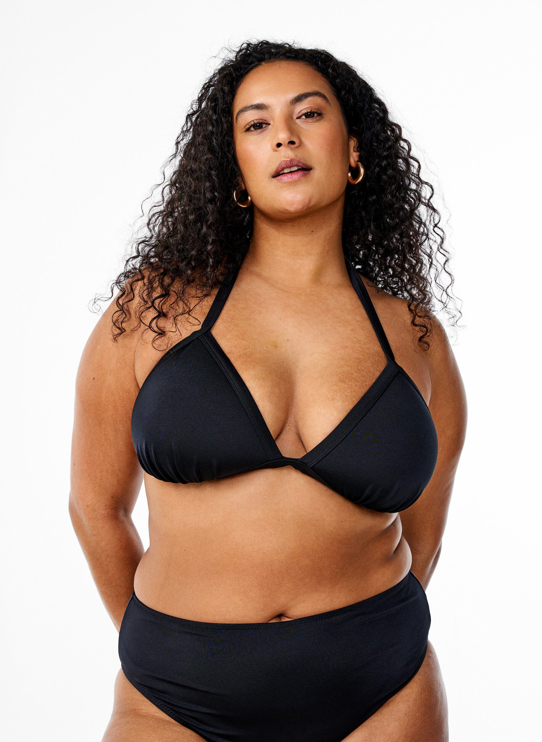 Effen driehoekige bikinitop, Zwart, Model