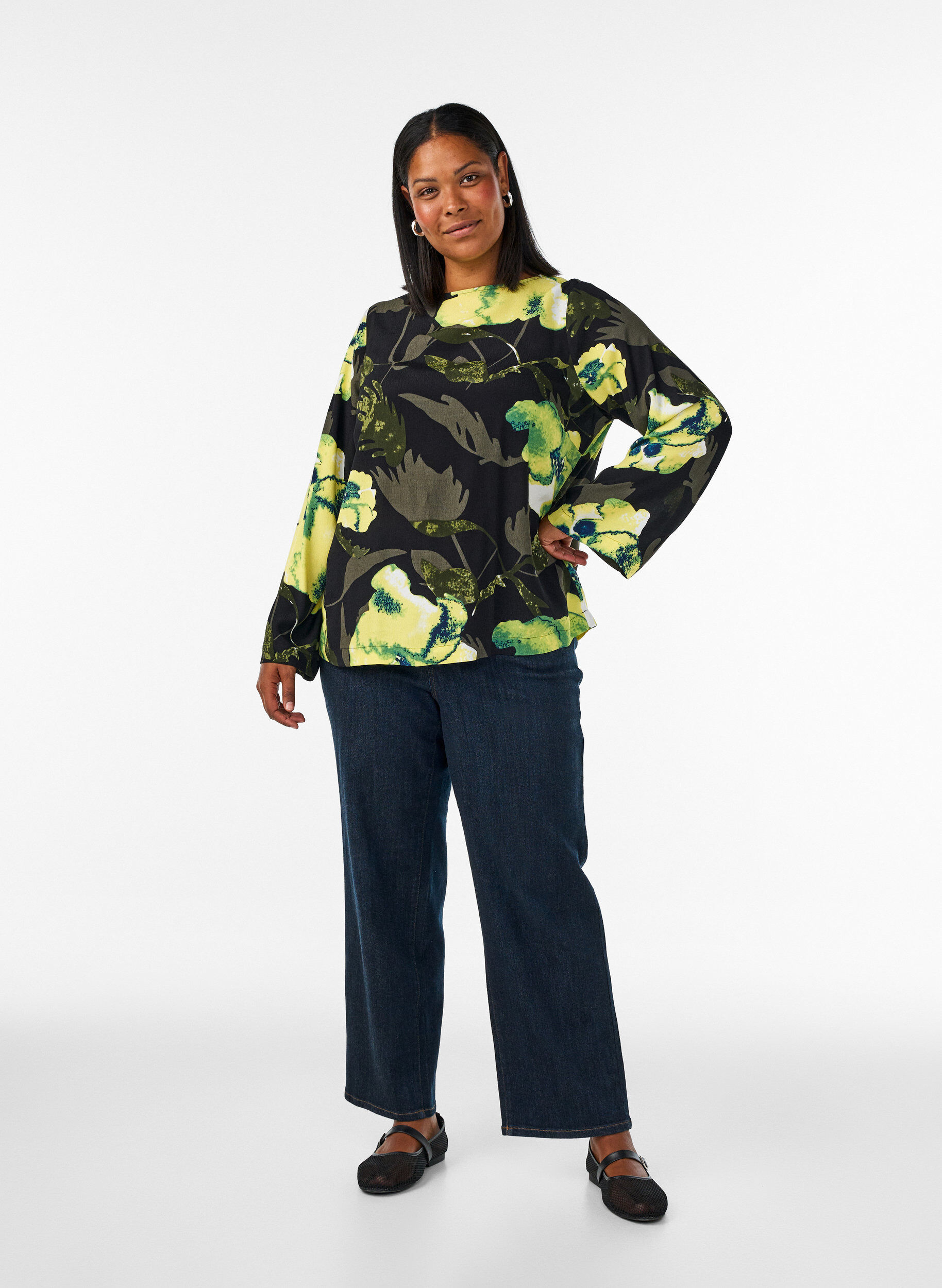 ZizziBlouse &agrave; fleurs avec col bateau et manches larges, Noir, Model image number 1