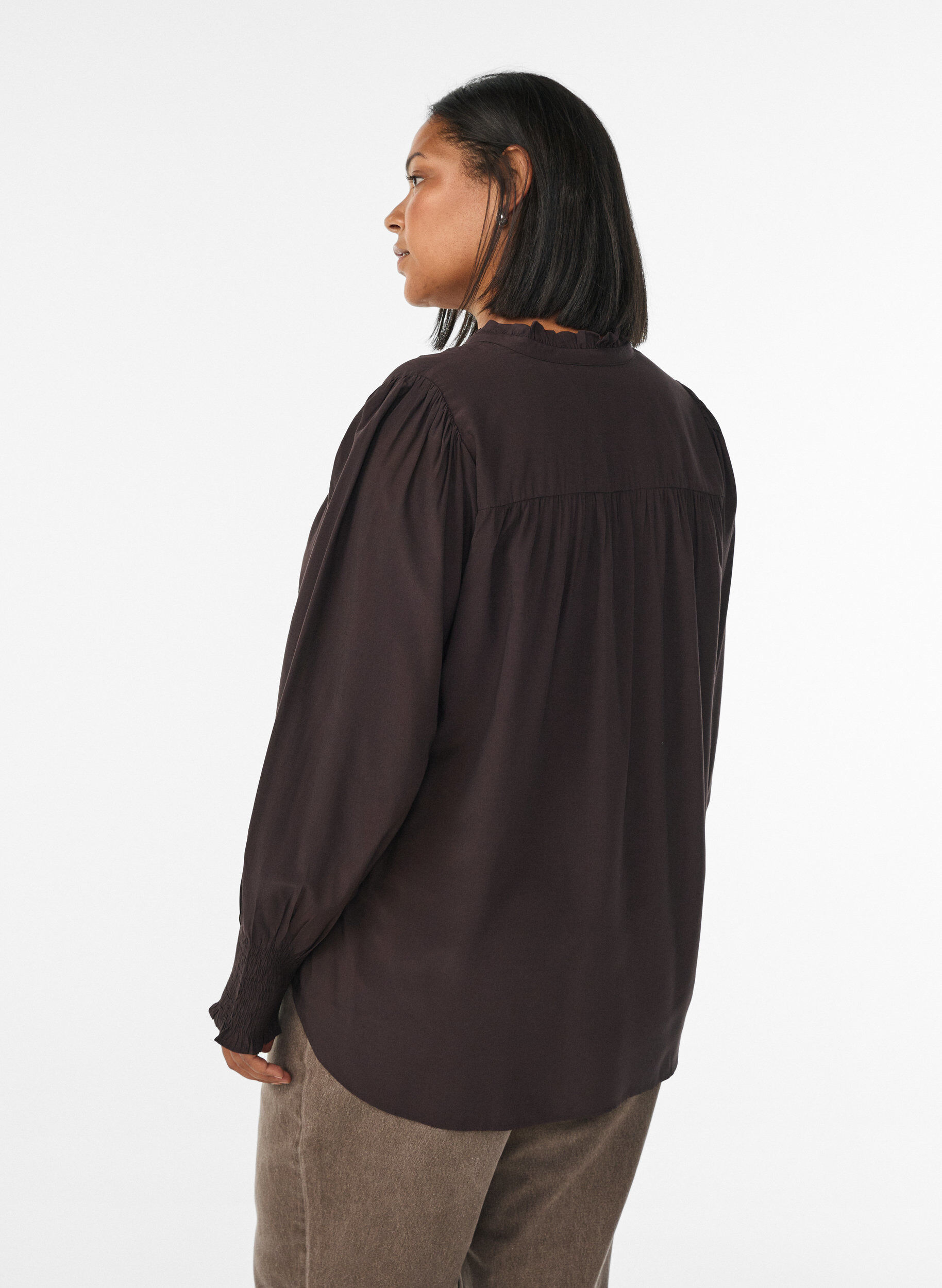 Zizzi Blouse avec col &agrave; volants et fronces, Marron, Model image number 2
