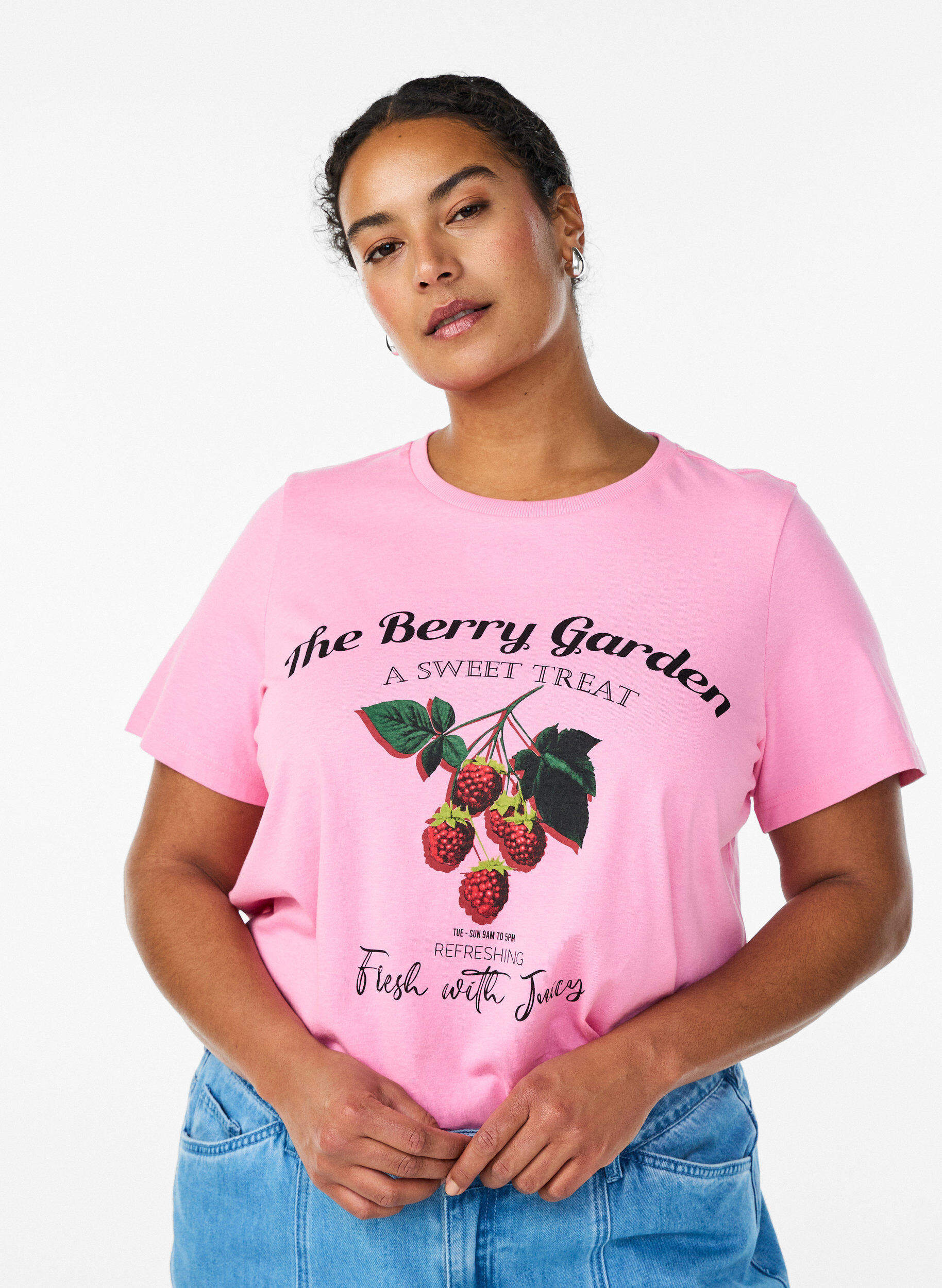 Zizzi T-shirt en coton avec imprim&eacute; fruits et texte, Rose, Model image number 0