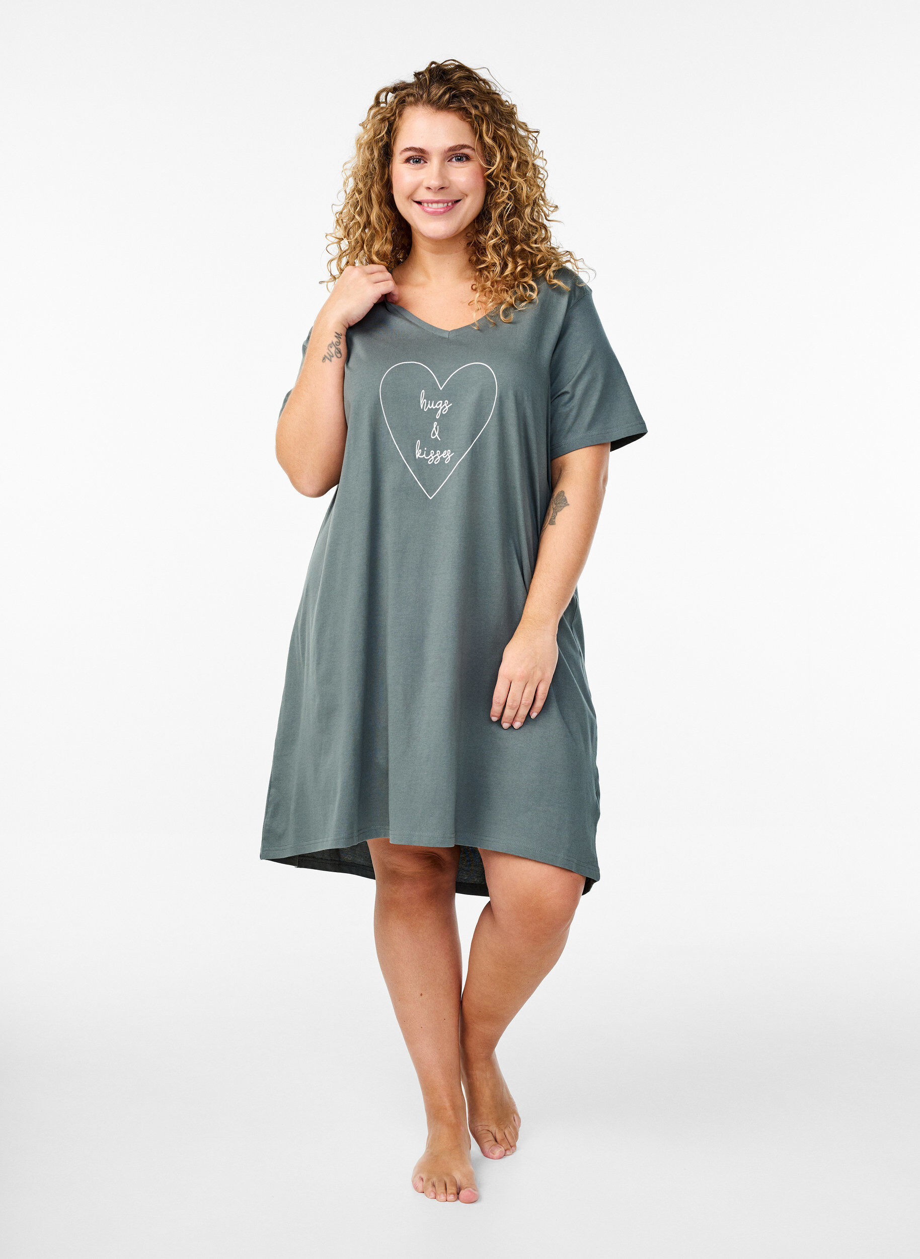 Zizzi Chemise de nuit en coton biologique et &agrave; col en V, , Model image number 1
