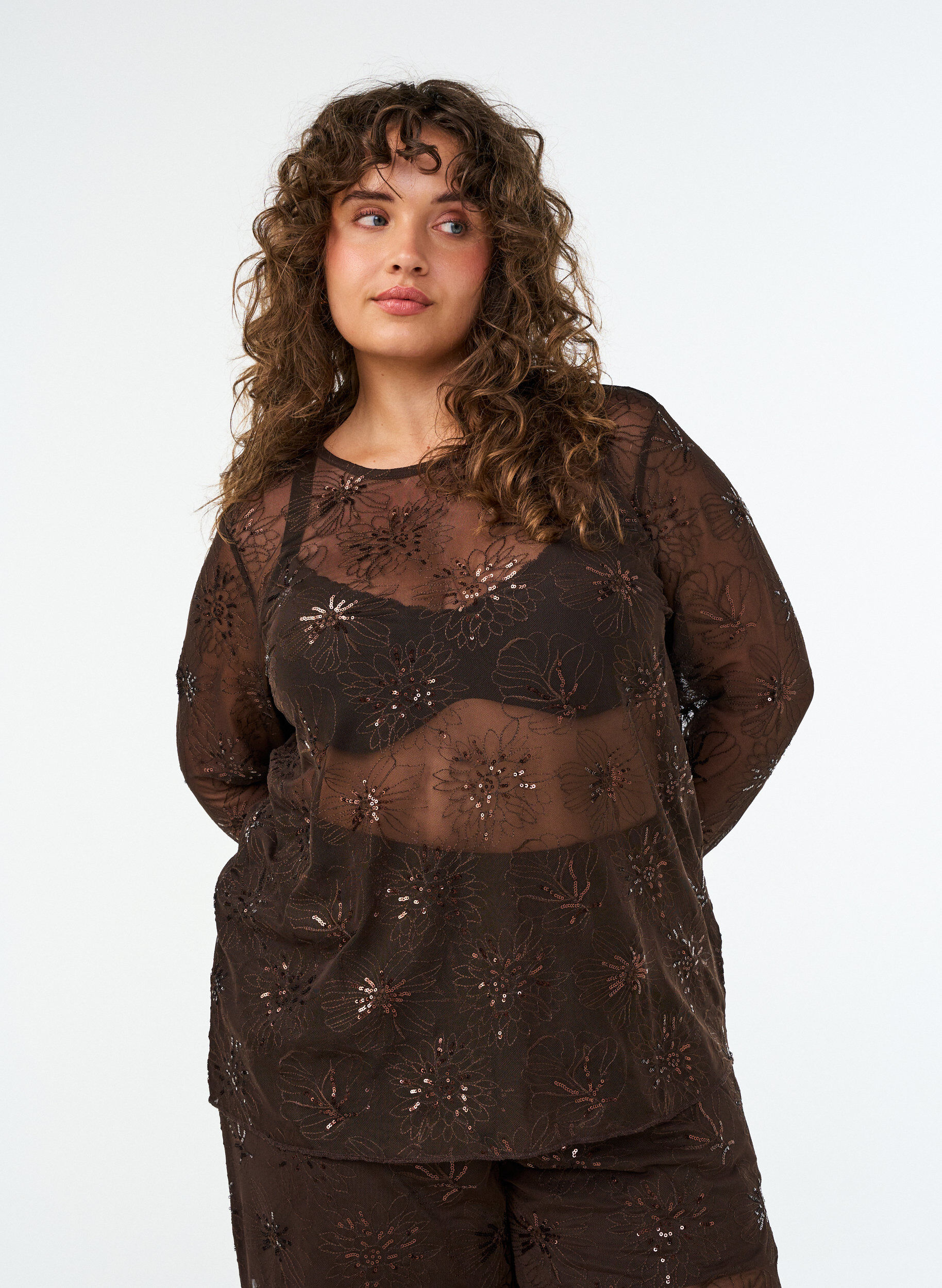 Blouse en mesh avec fleurs et sequins, Marron, Model