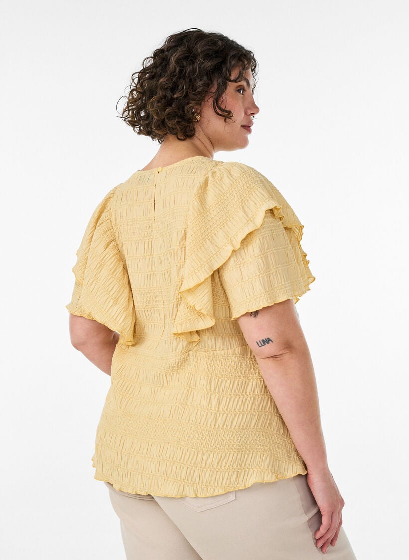 Blouse avec texture smock&eacute;e et manches &agrave; volants, Jaune clair, Model image number 2