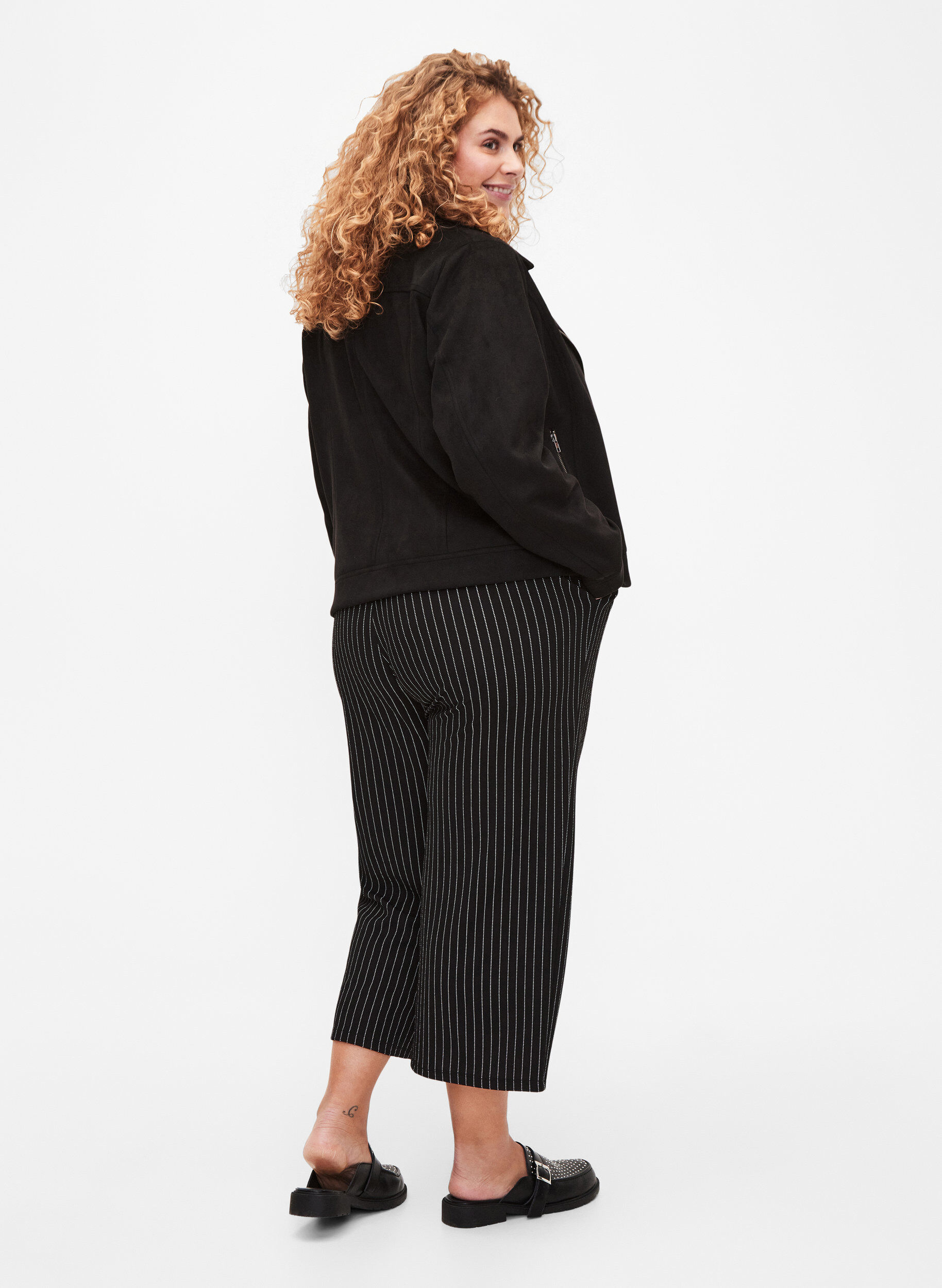 Zizzi Pantalon ample avec longueur 7/8, Noir, Model image number 1