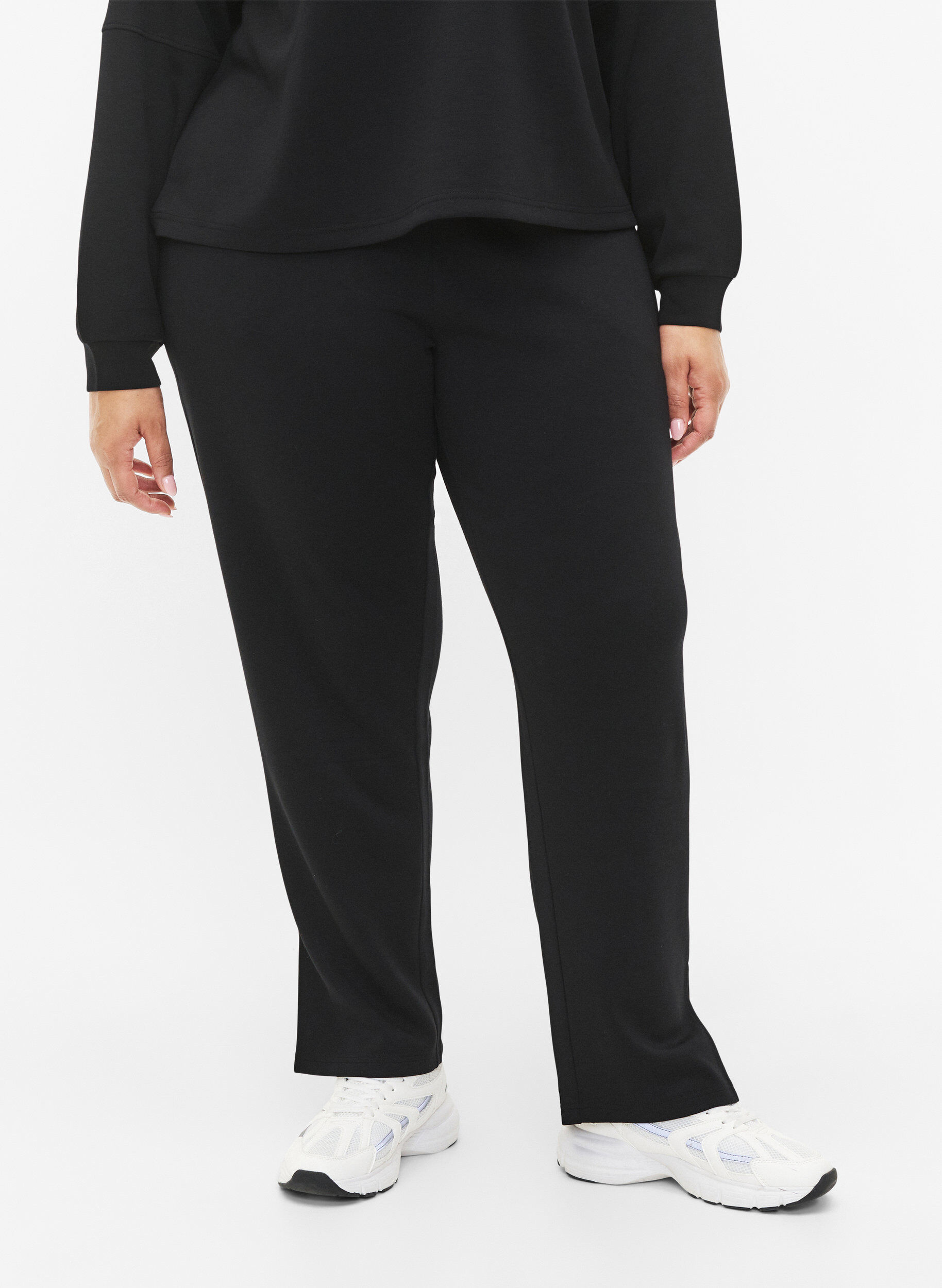 Zizzi Pantalon en m&eacute;lange de modal avec fente, Black, Model image number 2