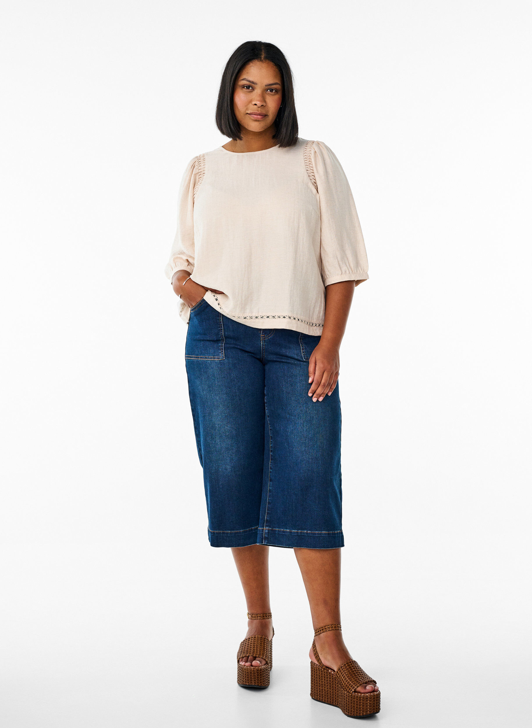 Zizzi Blouse en m&eacute;lange de viscose avec du lin et &eacute;paules fronc&eacute;es, Corail, Model image number 1