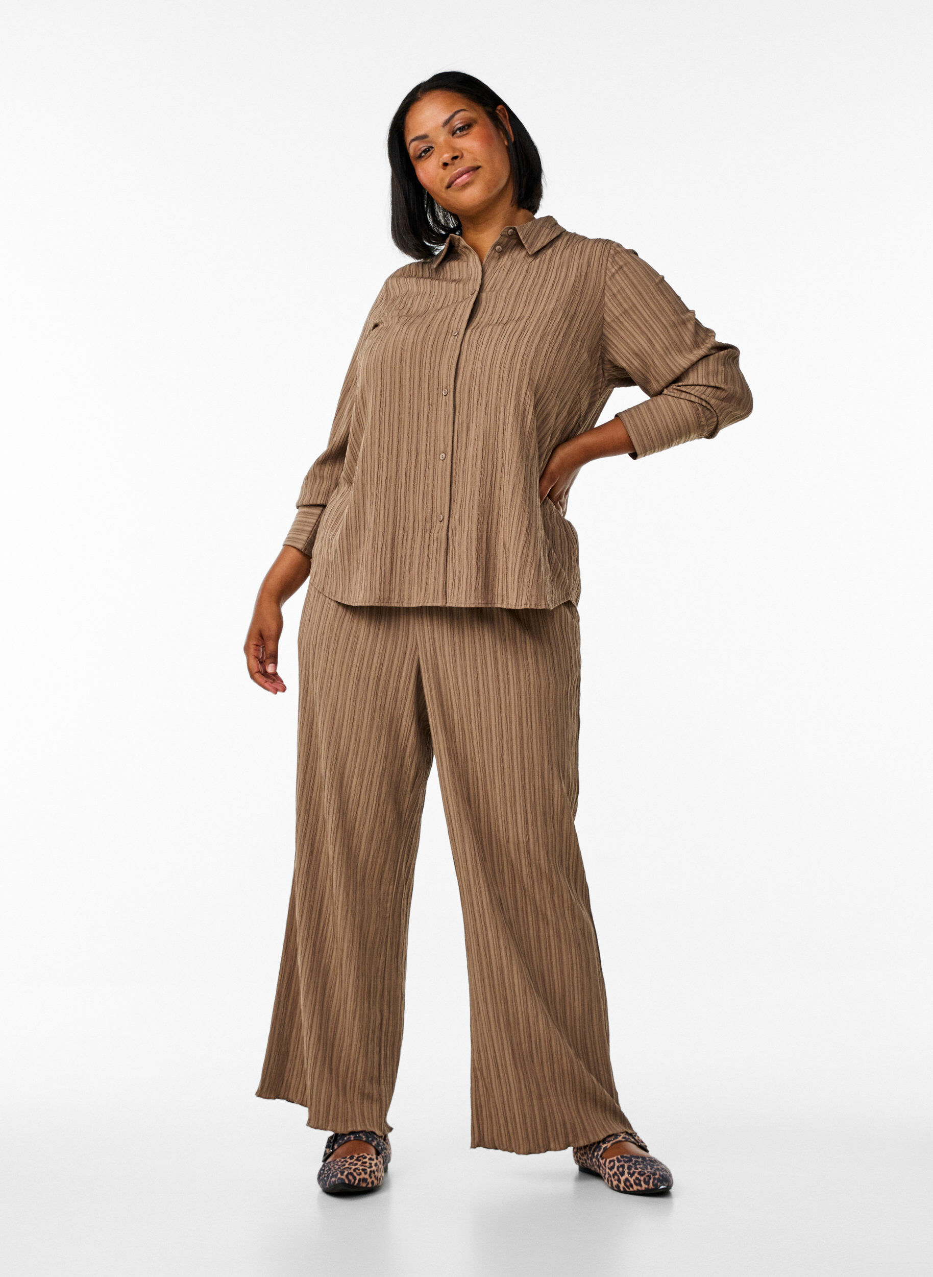 ZizziFLASH - Shirt met textuur, Bruin, Model image number 1