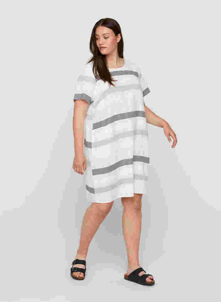 Robe rayée à manches courtes, White Stripe, Model image number 2