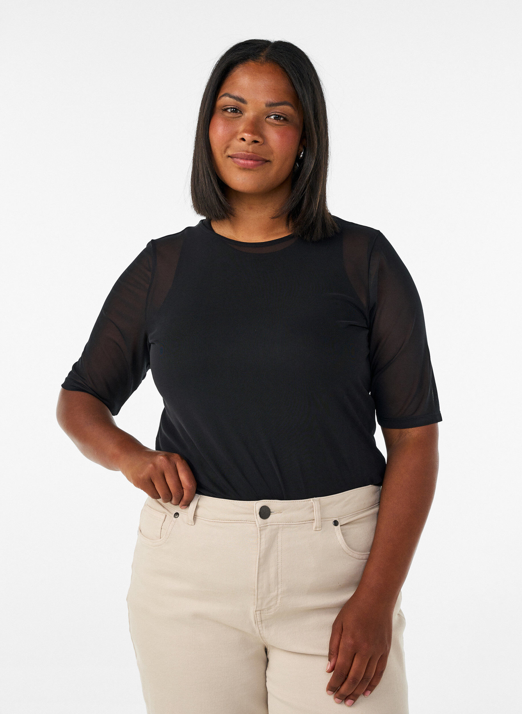 Top en maille avec manches courtes et col rond, Noir, Model
