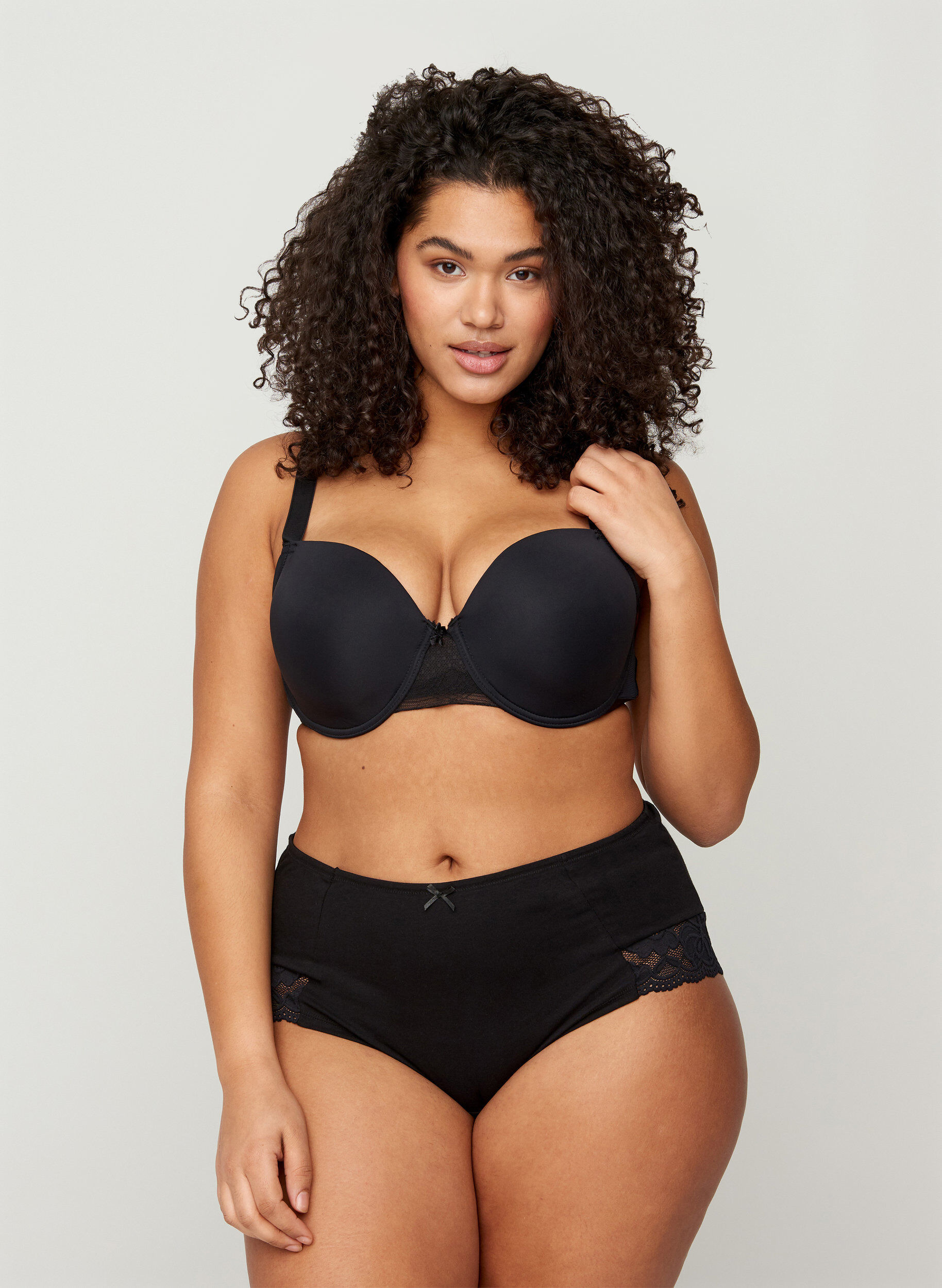 ZizziSet van 3 hipster slips met kanten rand, Zwart, Model image number 1