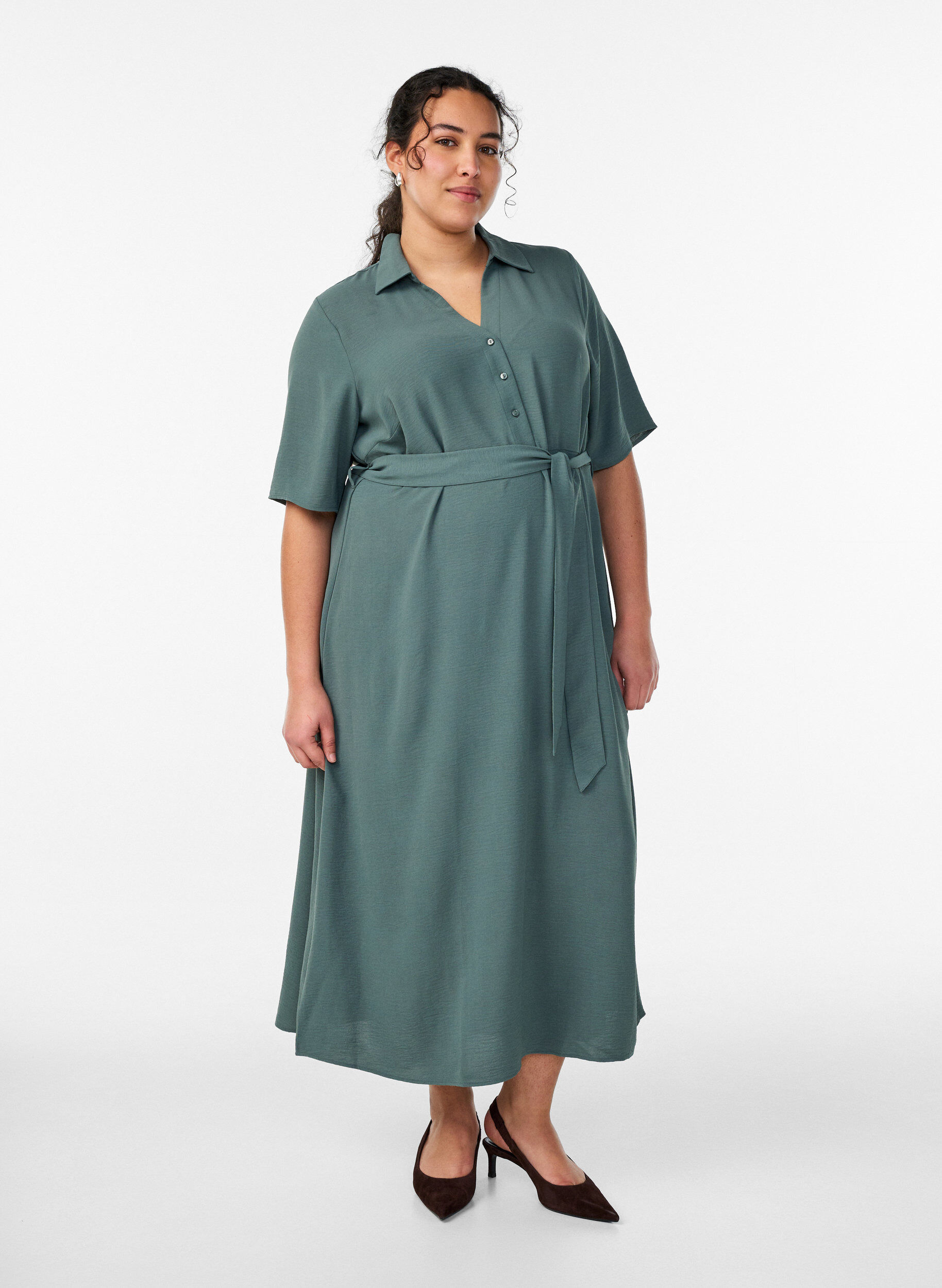 Robe chemise midi avec ceinture &agrave; nouer, Vert fonc&eacute;, Model