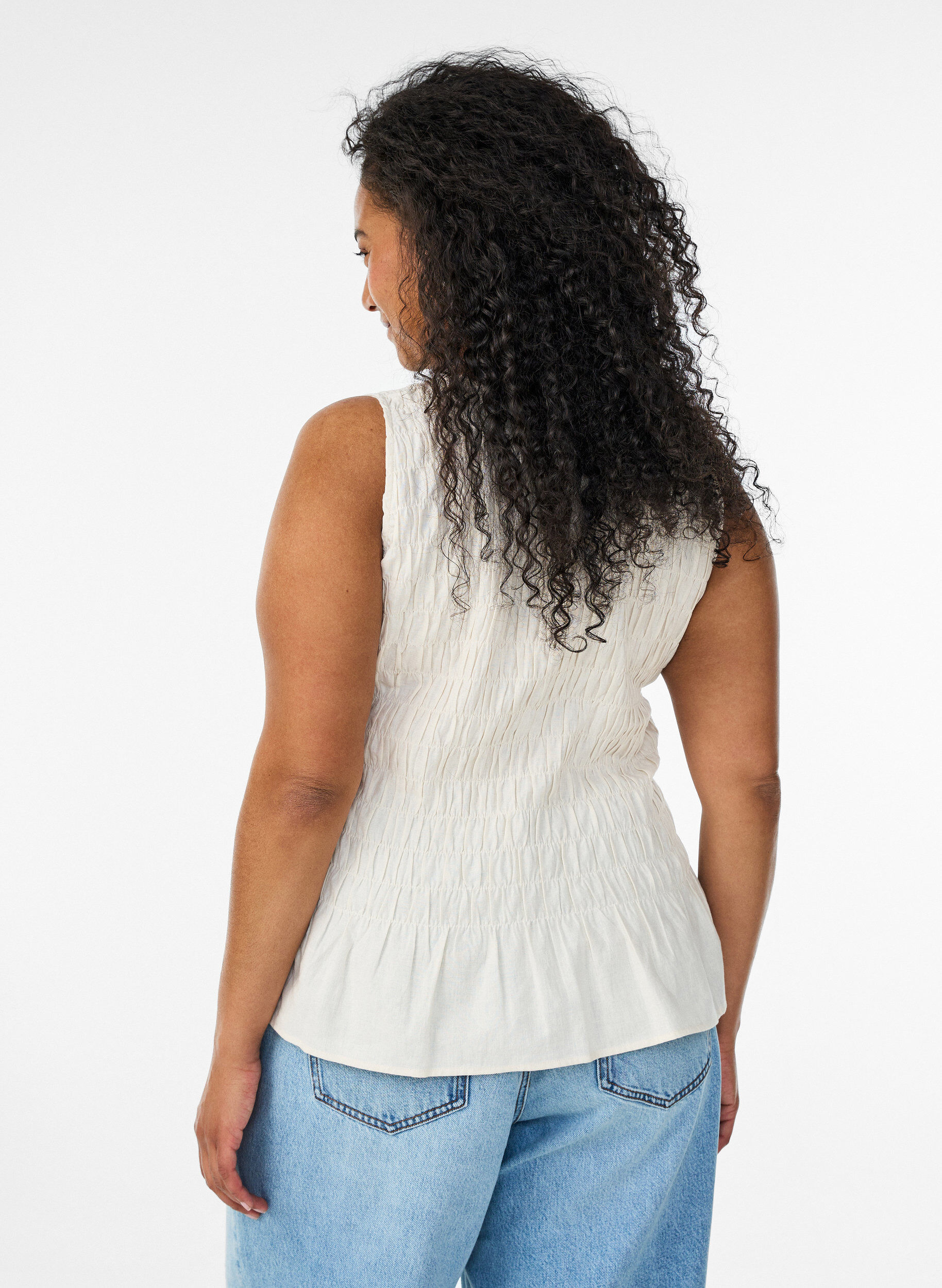 ZizziTop sans manches en coton et lin avec smocks, Vanille, Model image number 2