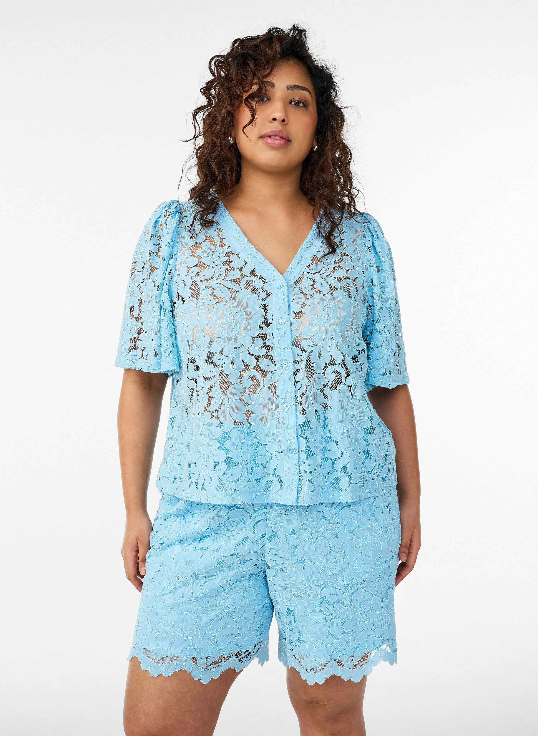 Zizzi Short en dentelle taille haute avec poches, Bleu, Model image number 0