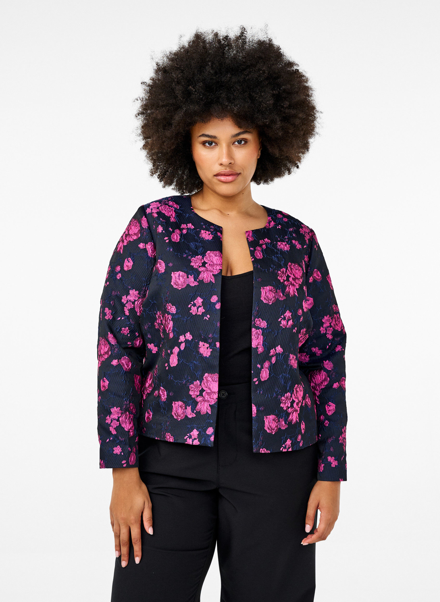 Zizzi Veste en jacquard &agrave; motif floral, Black w. Red Rose, Model image number 0