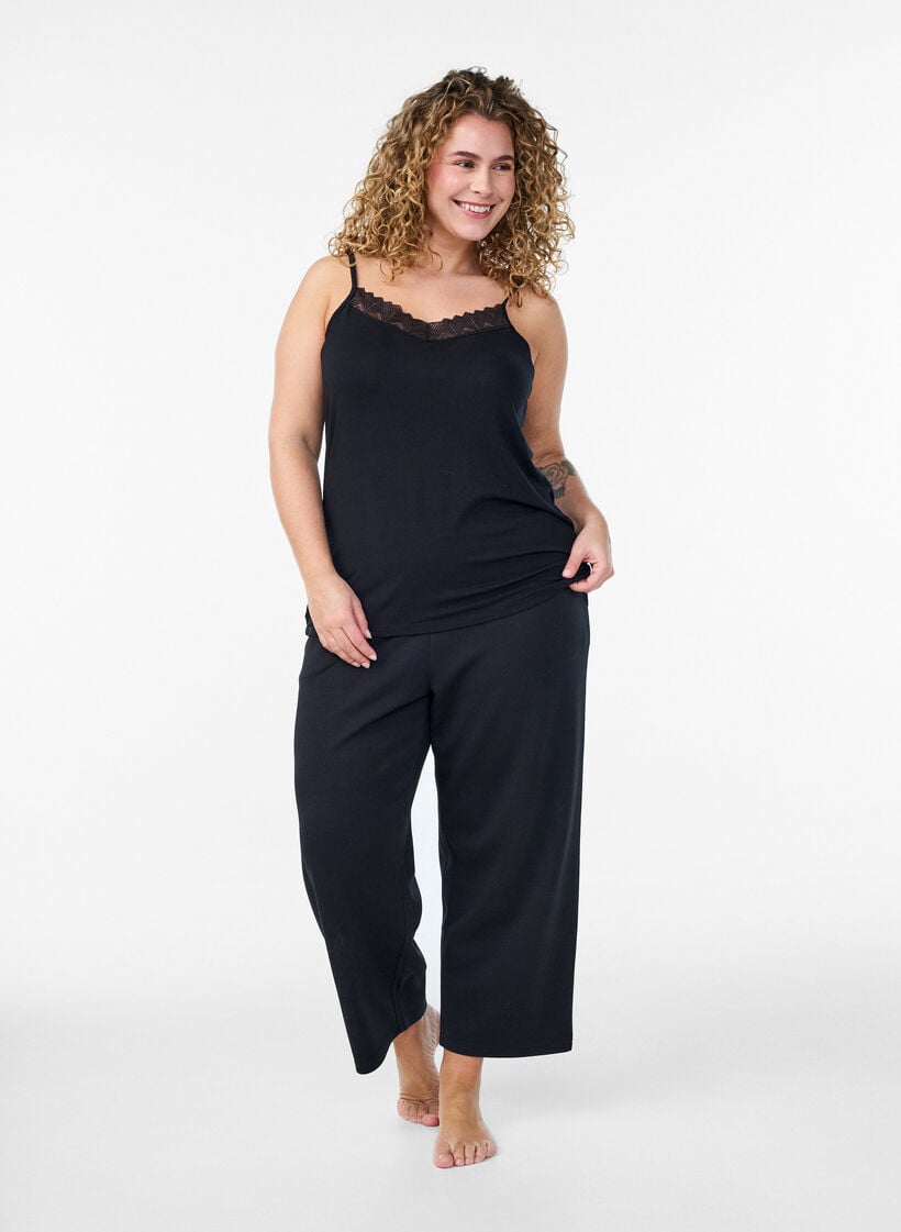 Top avec d&eacute;tails en dentelle et bretelles spaghetti, 0199, Model image number 1