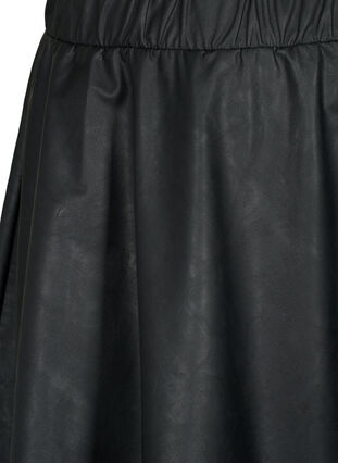 Jupe en imitation cuir avec une coupe ample, Black, Packshot image number 2